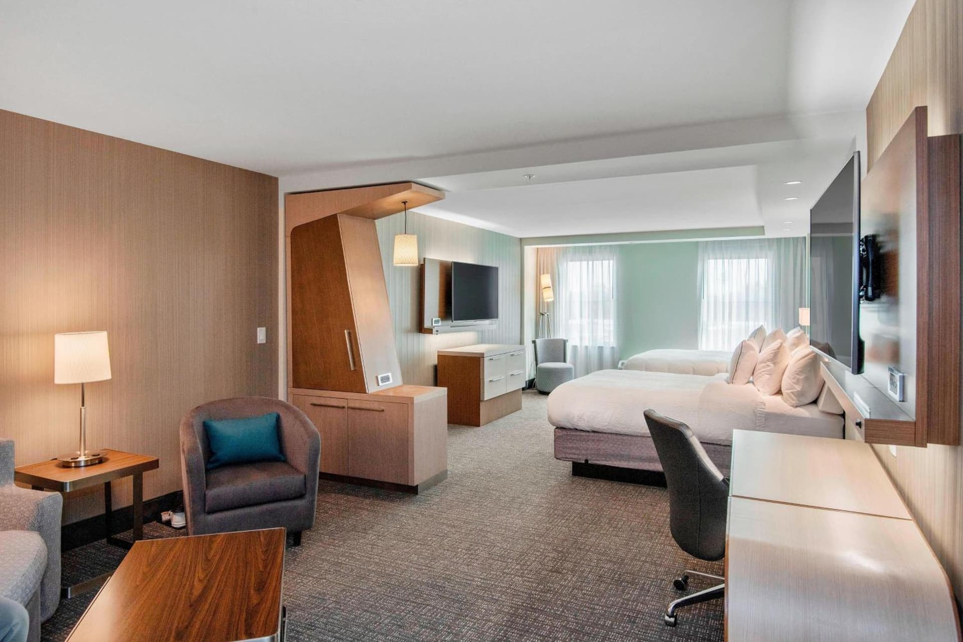 Courtyard by Marriott Raleigh Cary/Parkside Town Commons interior in Cary, NC — gallery photo 2