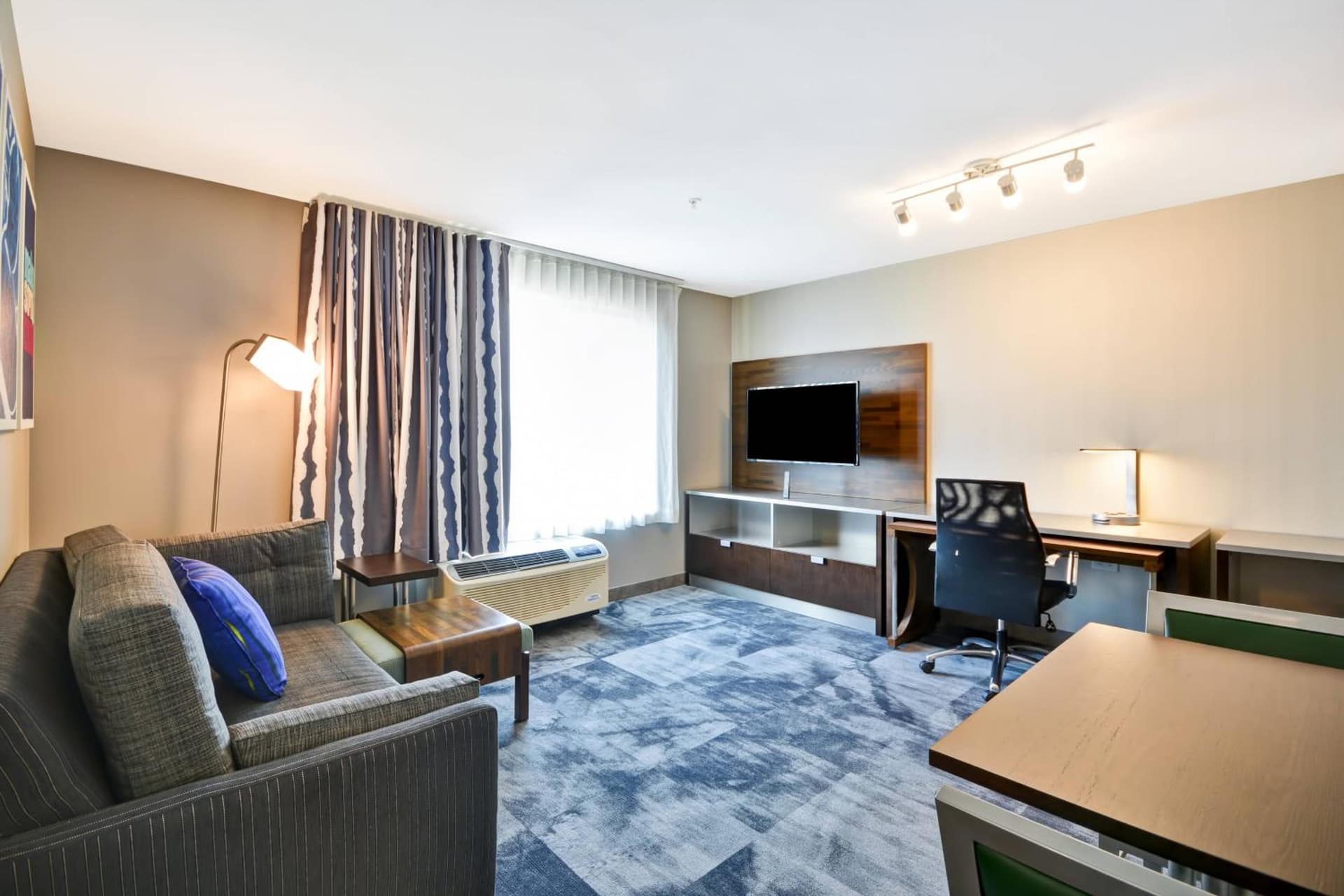 TownePlace Suites by Marriott Cranbury South Brunswick interior in Cranbury, NJ — gallery photo 2