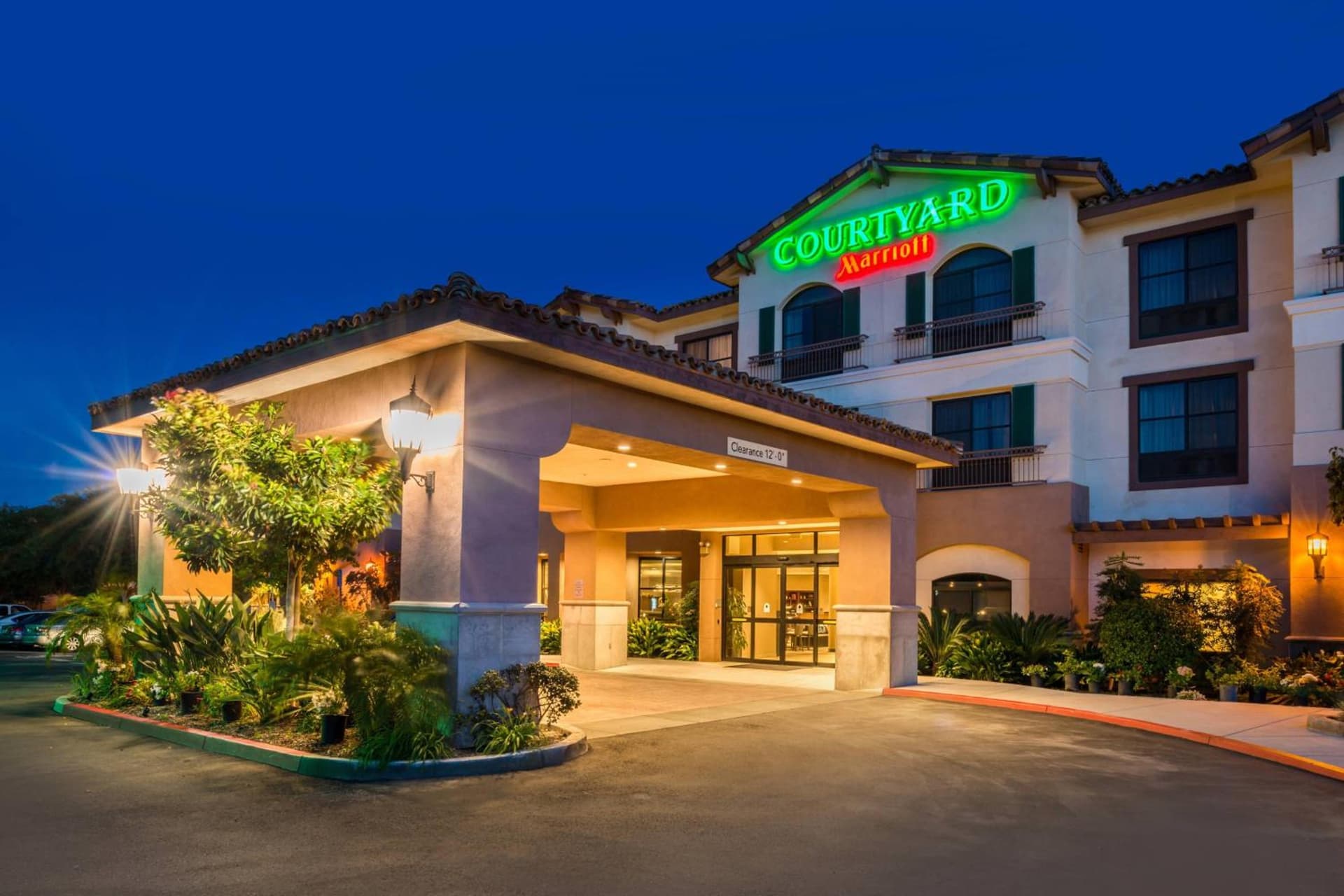 Courtyard by Marriott Thousand Oaks Ventura County interior in Thousand Oaks, CA — gallery photo 2