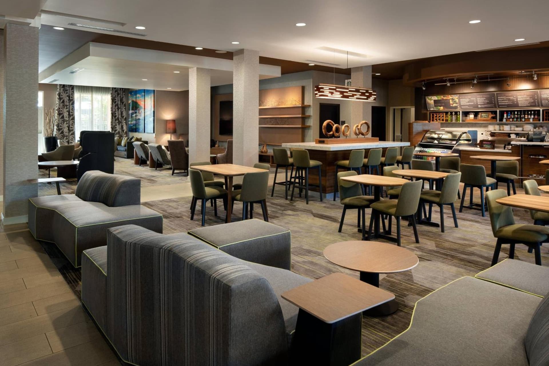 Courtyard by Marriott Maui Kahului Airport property views in Kahului, HI — gallery photo 3