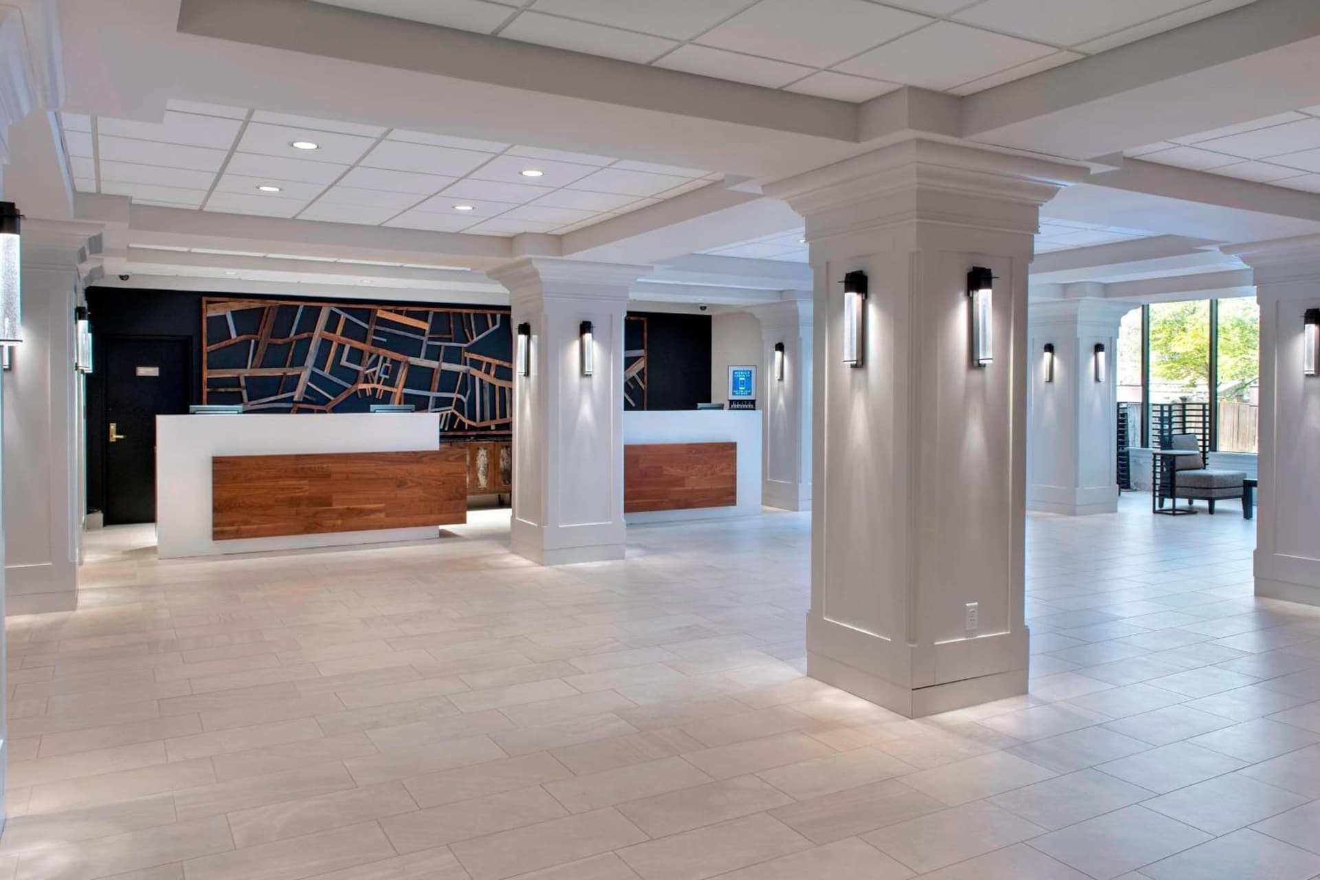 Boston Marriott Peabody interior in Peabody, MA — gallery photo 2