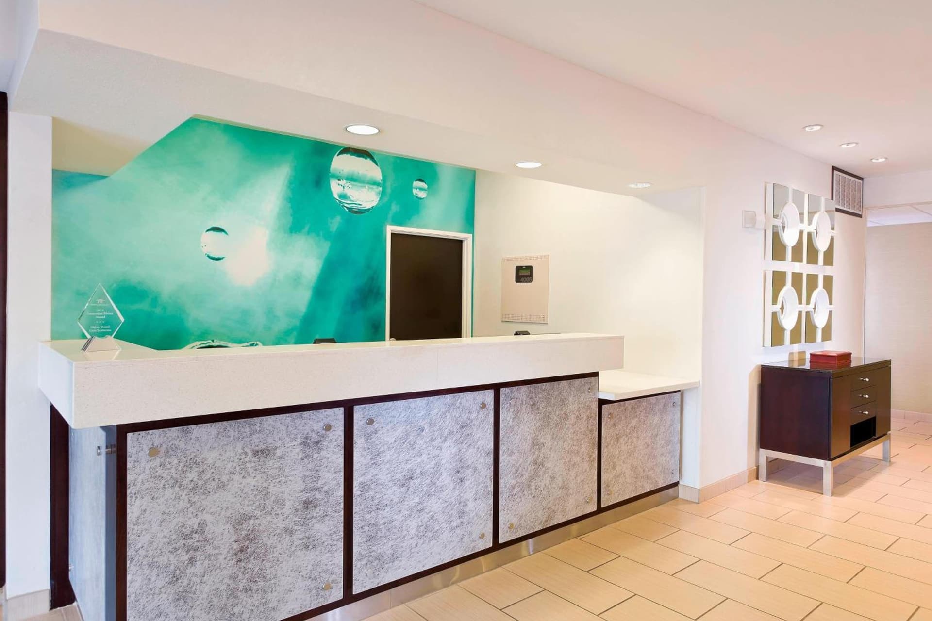 SpringHill Suites Phoenix North interior in Phoenix, AZ — gallery photo 2