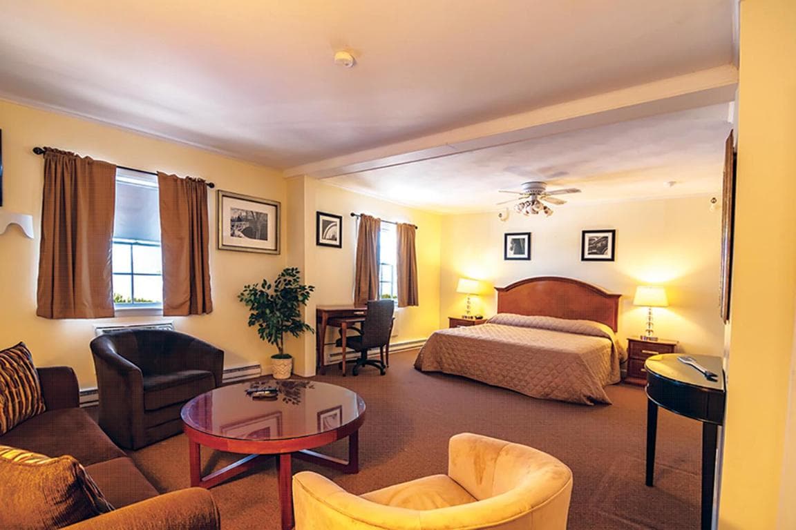 The Maine Inn at Poland Spring Resort interior in Poland — gallery photo 2
