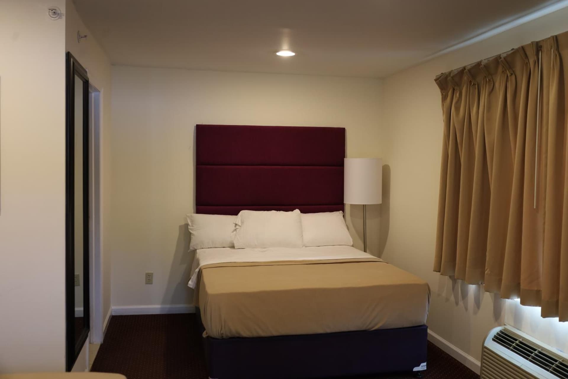The Hamlet Inn at Warwick property views in Warwick — gallery photo 3