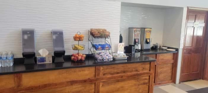 The Royal Inn & Suites gallery photo in Akron, OH — image 24