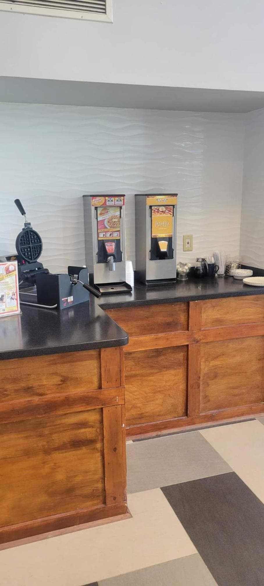 The Royal Inn & Suites gallery photo in Akron, OH — image 4