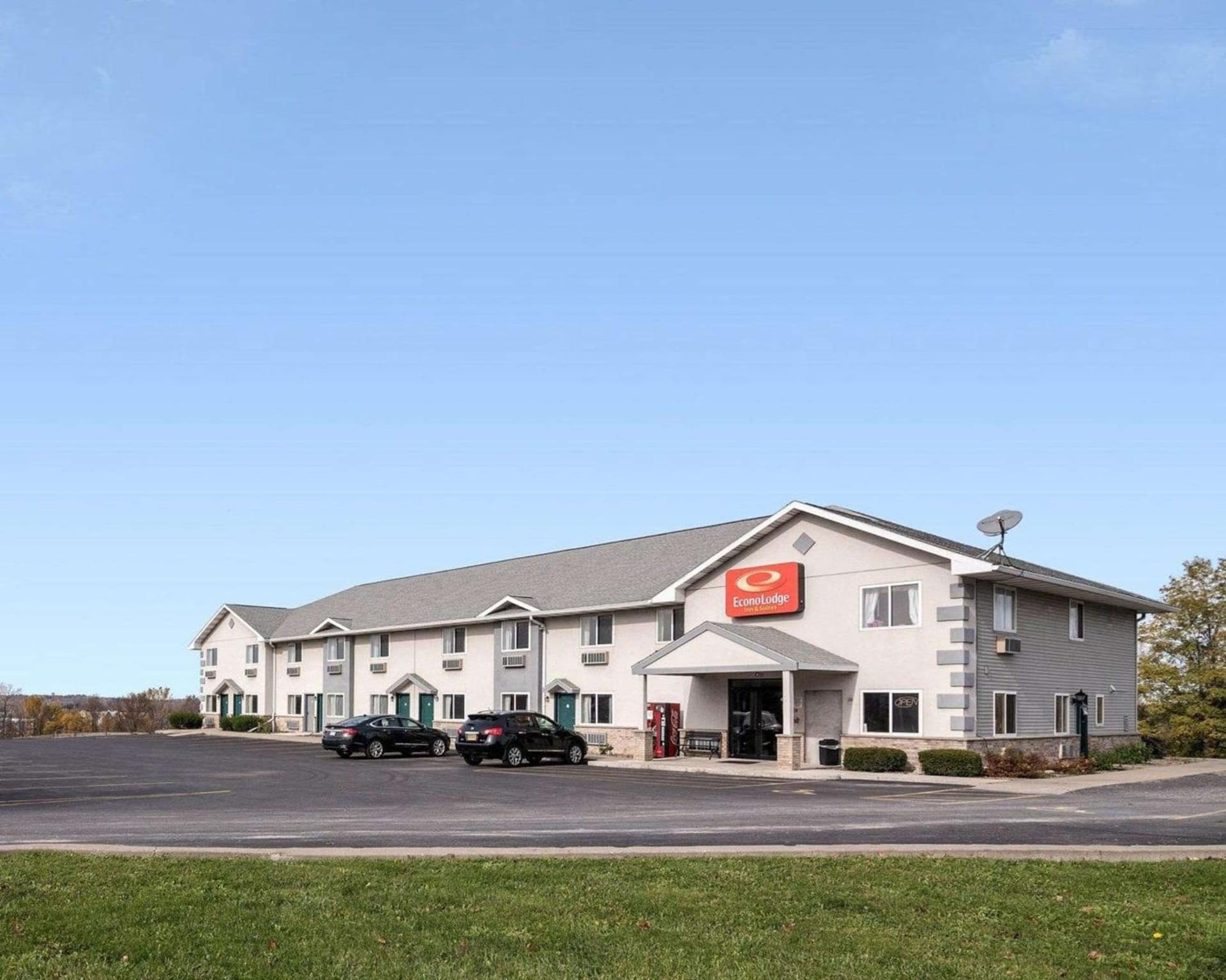 Econo Lodge Inn & Suites Canandaigua - Finger Lakes Area featured exterior or lobby in Canandaigua, NY — similar hotel