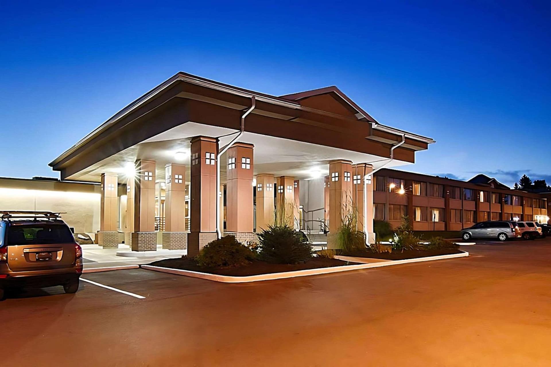 Quality Inn & Suites Syracuse - Carrier Circle interior in East Syracuse, NY — gallery photo 2