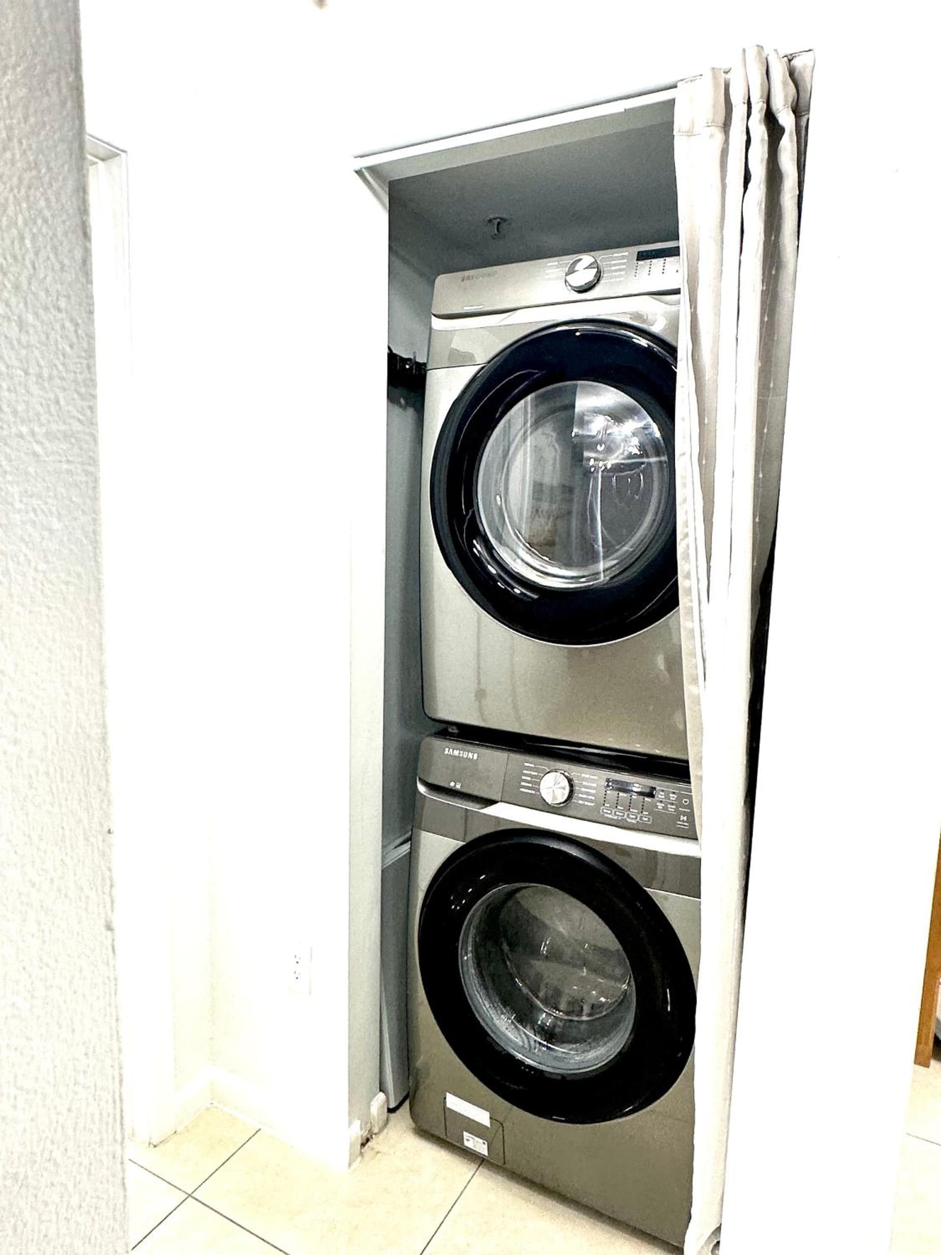 Beautiful 1BD 1BTH at Midblock FREE PARKING property views in Miami, FL — gallery photo 3