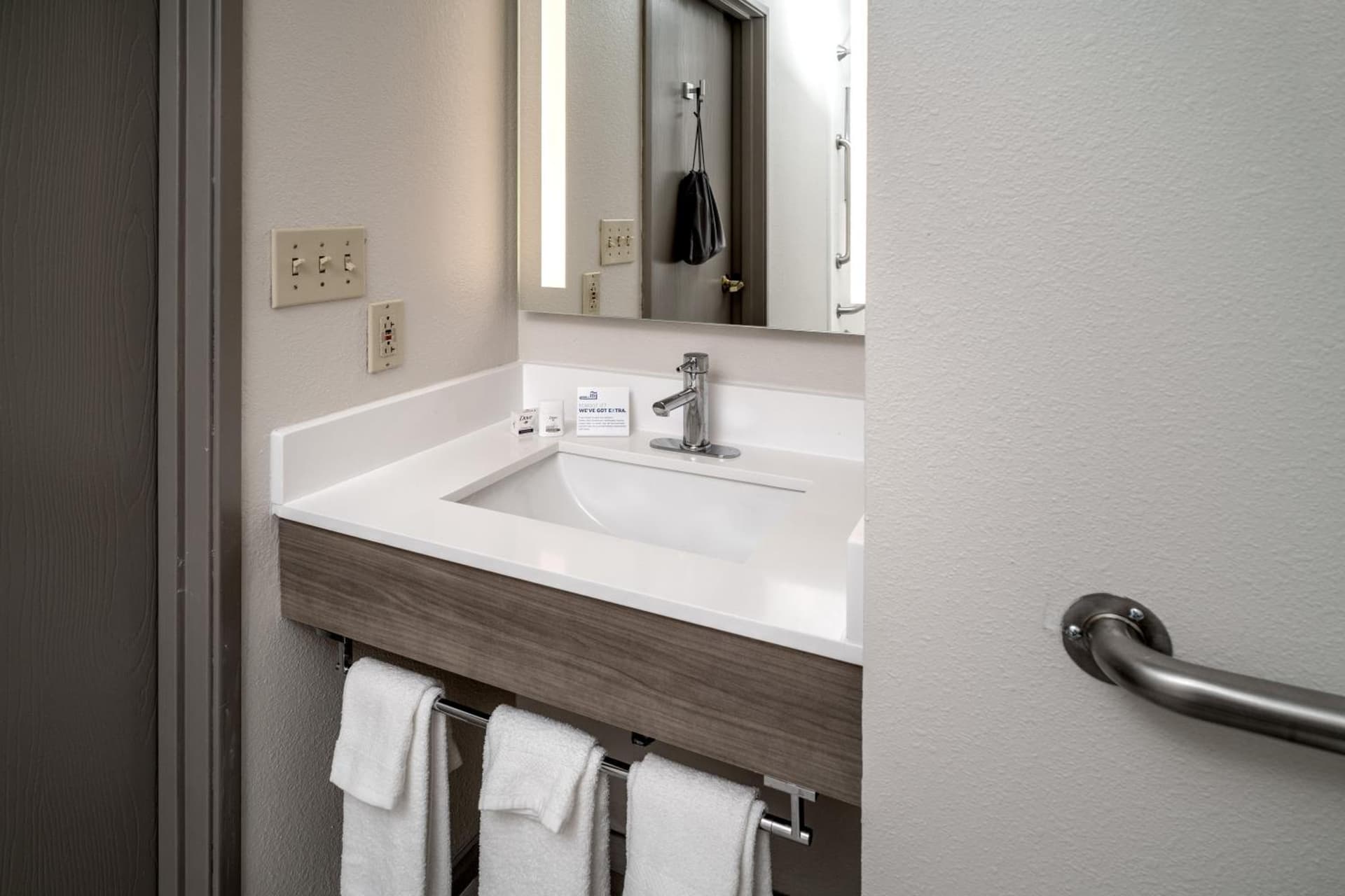 Holiday Inn Express - Charleston/Kanawha City by IHG gallery photo in Charleston, WV — image 19
