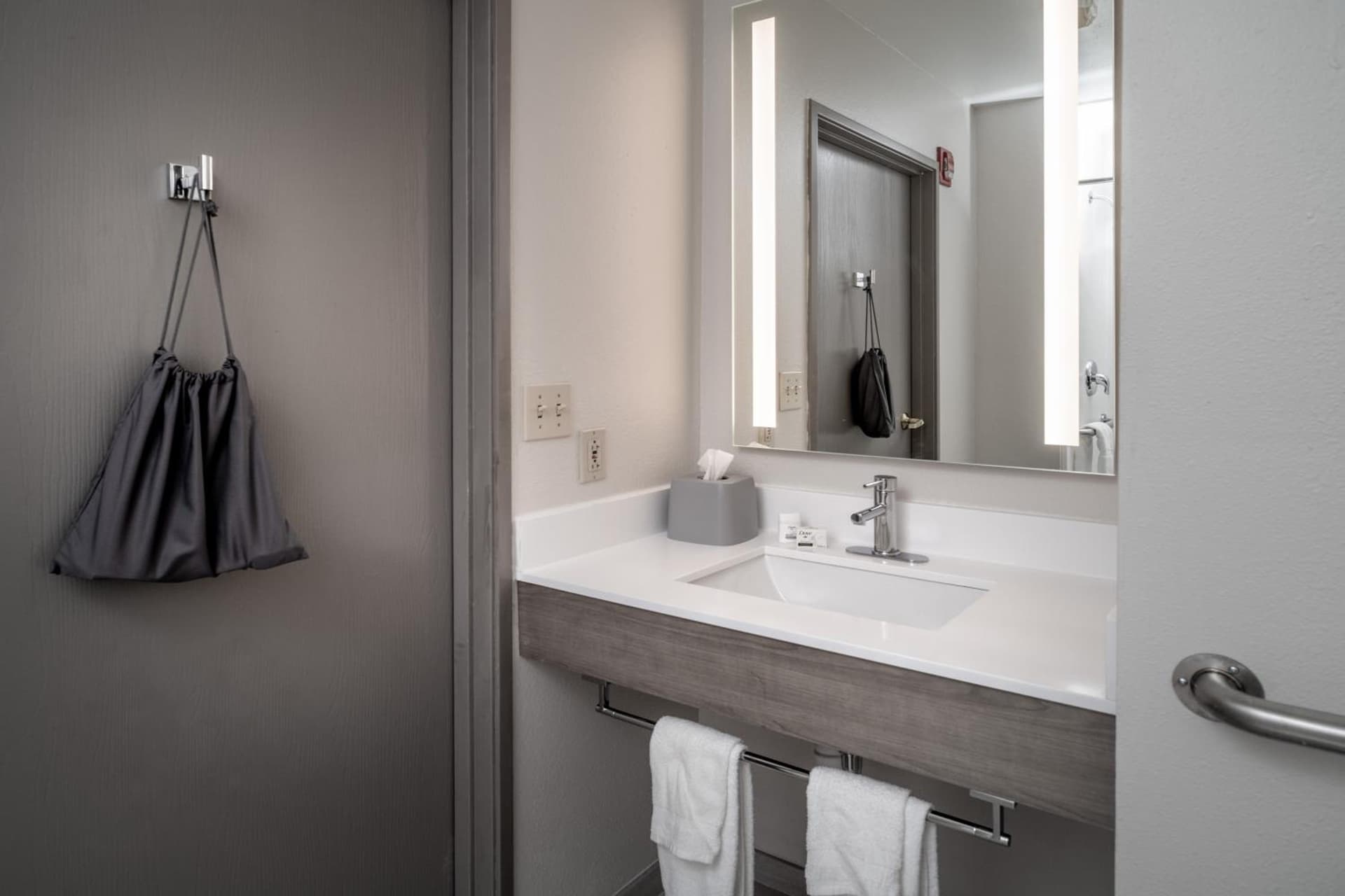 Holiday Inn Express - Charleston/Kanawha City by IHG gallery photo in Charleston, WV — image 58