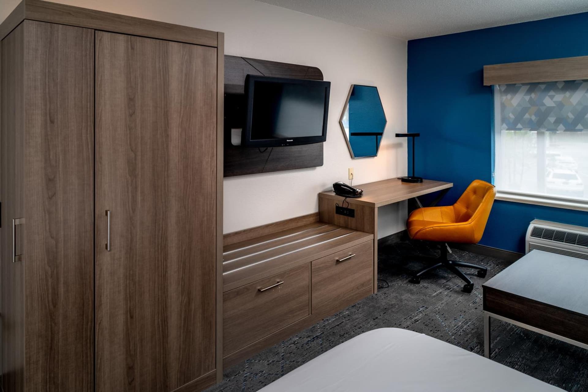 Holiday Inn Express - Charleston/Kanawha City by IHG gallery photo in Charleston, WV — image 13