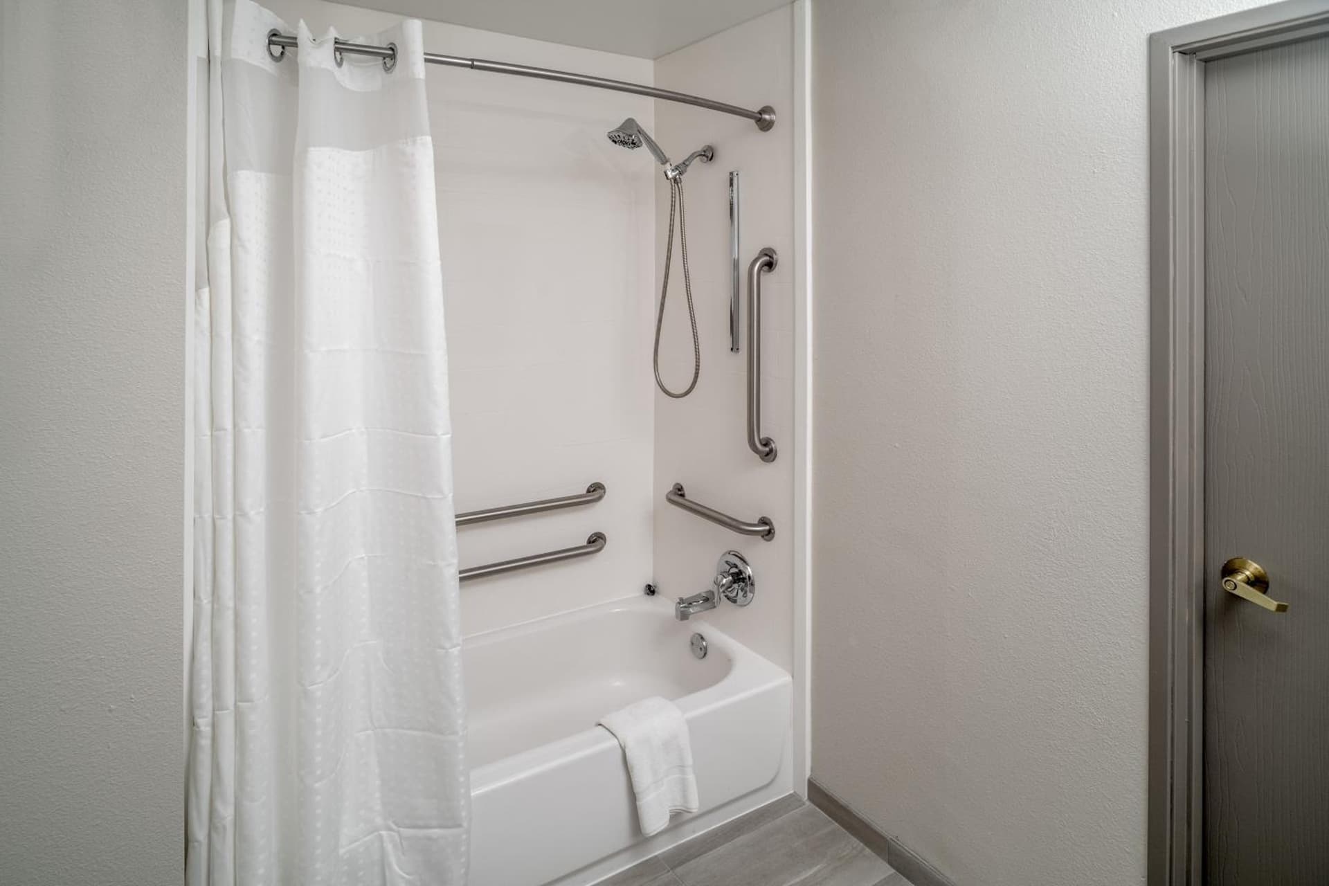 Holiday Inn Express - Charleston/Kanawha City by IHG gallery photo in Charleston, WV — image 12
