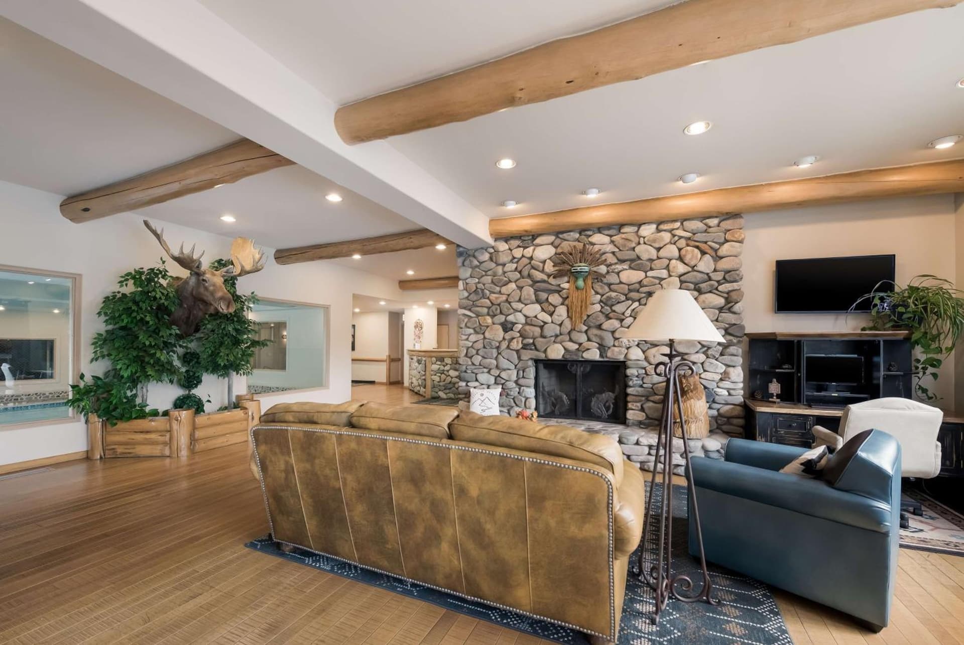 Best Western Plus Kentwood Lodge interior in Sun Valley, ID — gallery photo 2