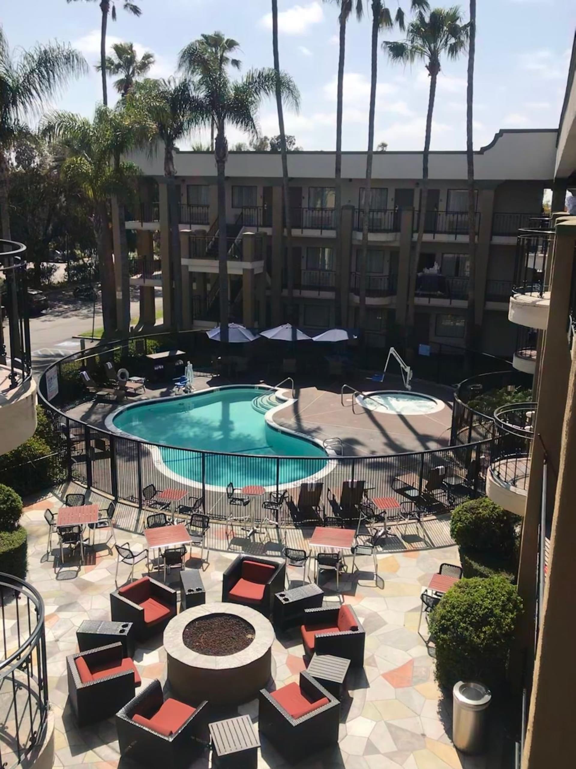 Comfort Inn & Suites Orange County John Wayne Airport gallery photo in Santa Ana, CA — image 12