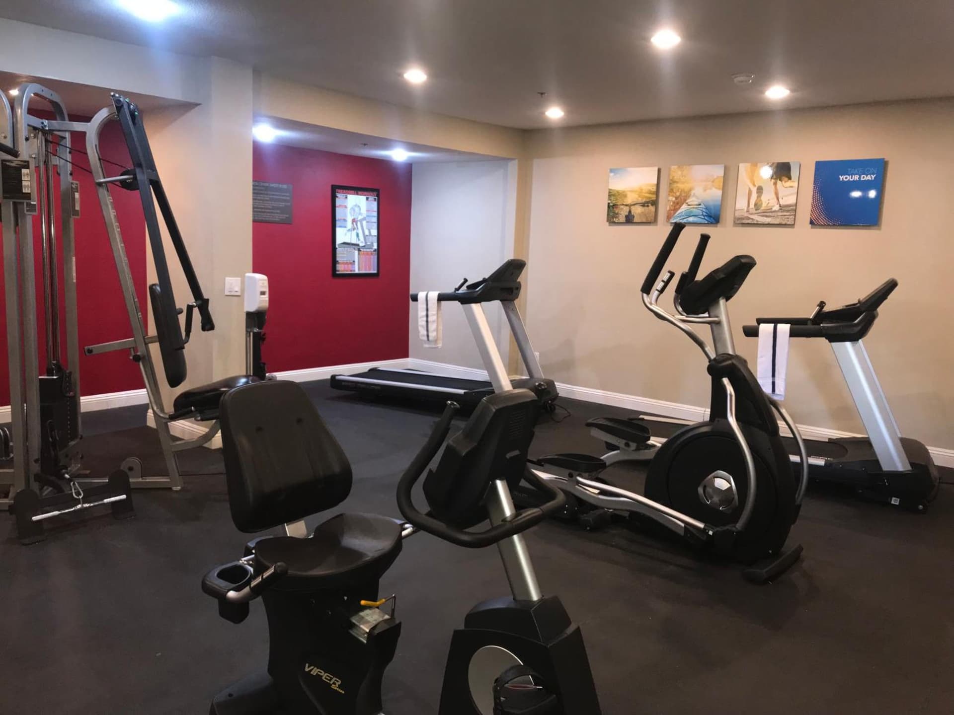 Comfort Inn & Suites Orange County John Wayne Airport gallery photo in Santa Ana, CA — image 5