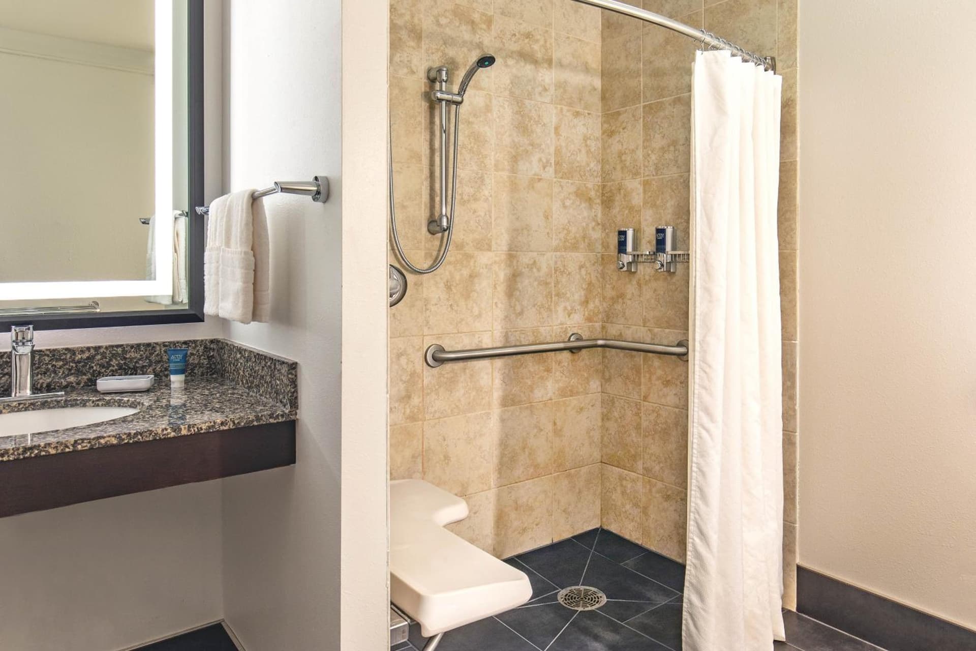 Four Points by Sheraton Kalamazoo gallery photo in Kalamazoo, MI — image 10