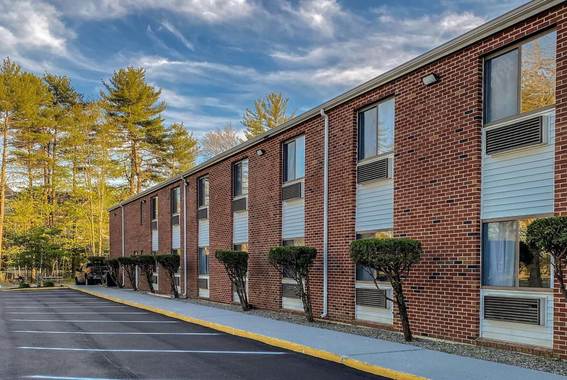 Days Inn by Wyndham Brunswick Bath Area interior in Brunswick — gallery photo 2