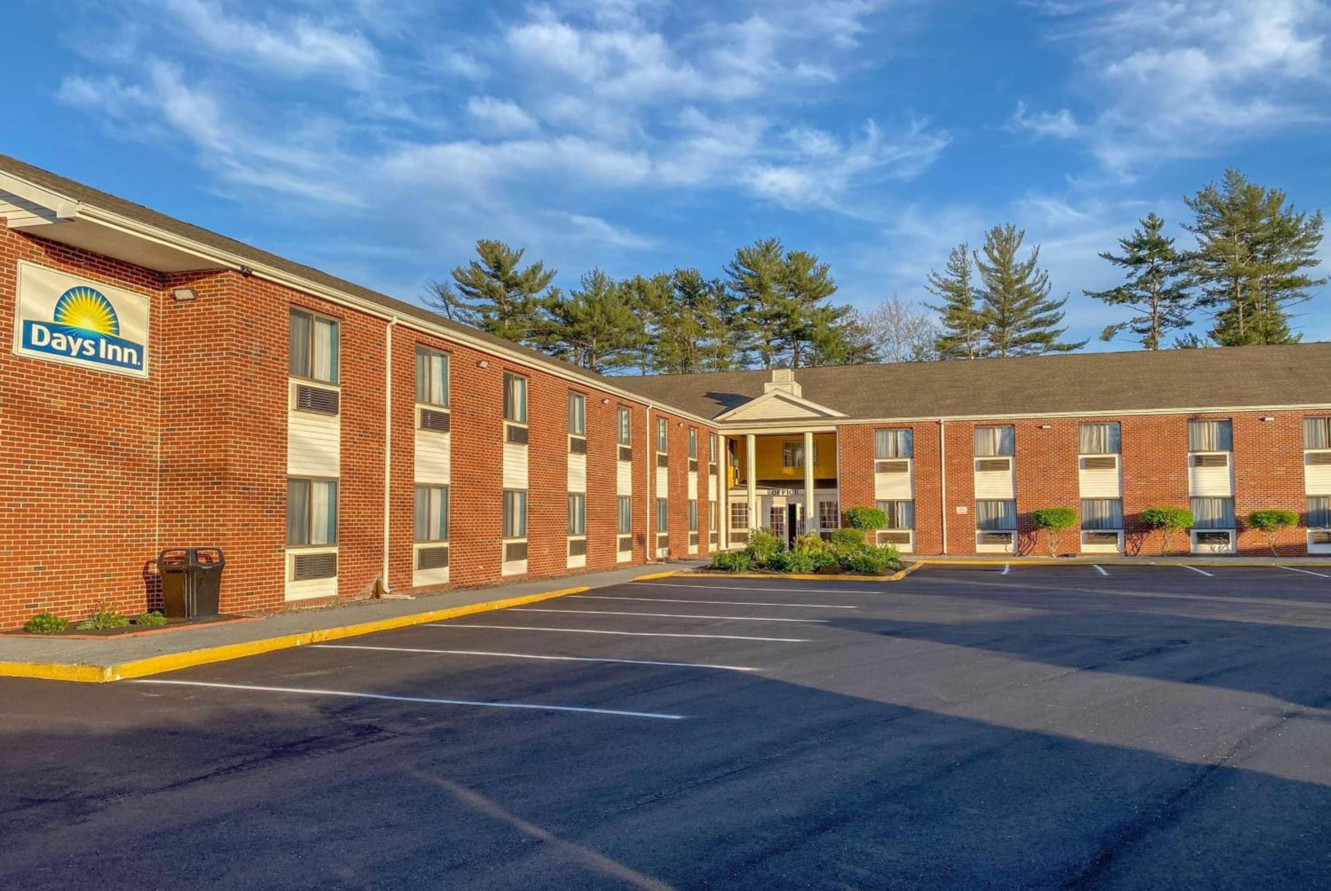 Days Inn by Wyndham Brunswick Bath Area featured exterior or lobby in Brunswick — similar hotel