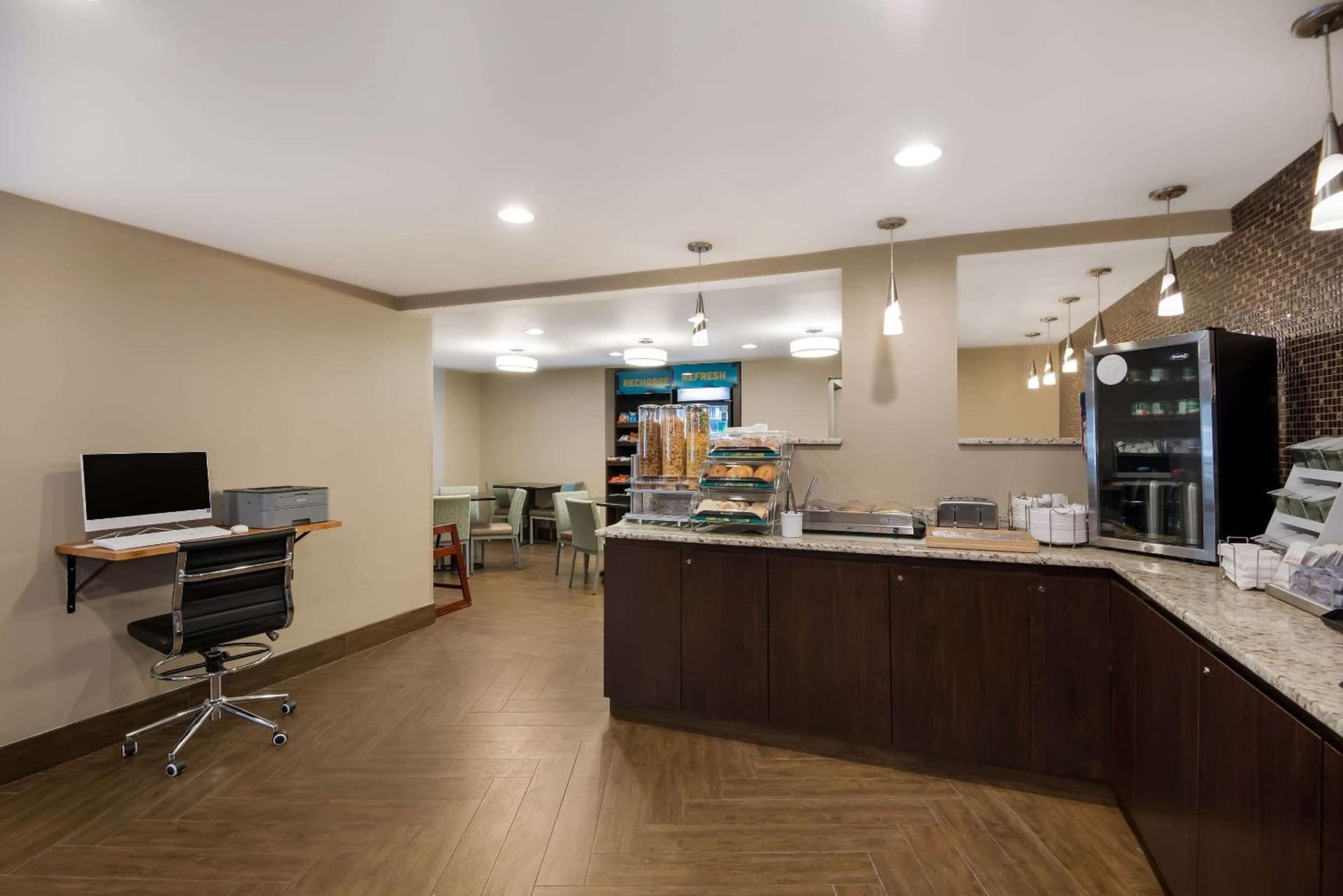 Clarion Pointe Syracuse Downtown interior in Syracuse, NY — gallery photo 2