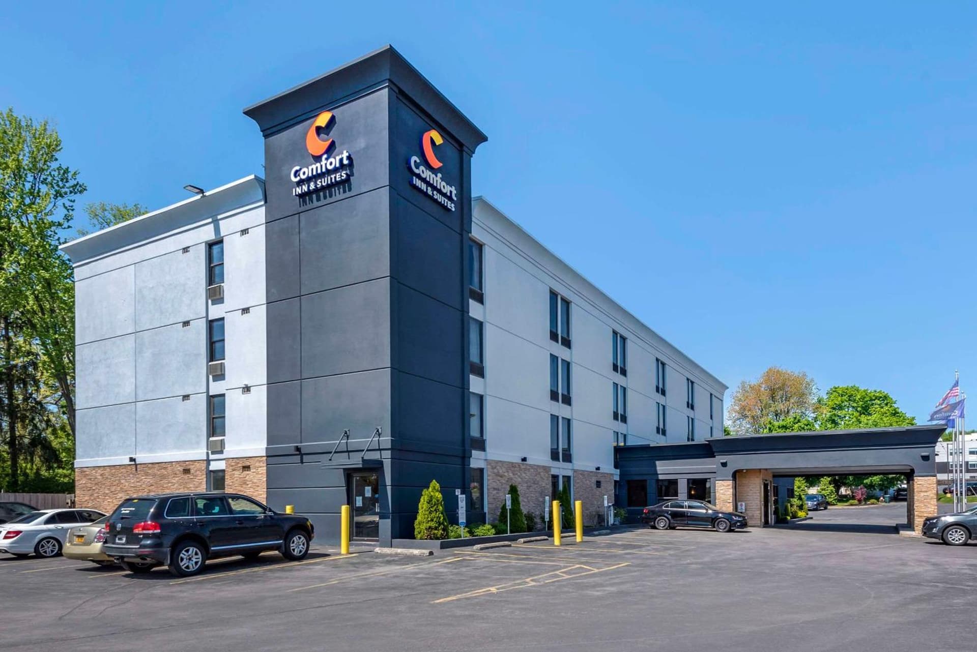 Comfort Inn & Suites Liverpool - Syracuse North property views in Liverpool, NY — gallery photo 3