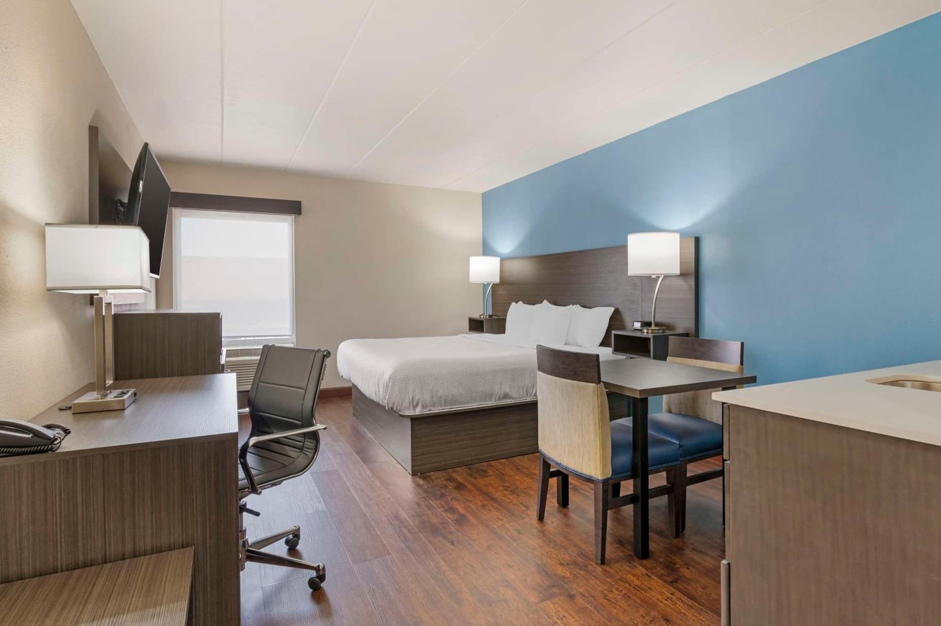 Best Western Plus South Holland Chicago Southland property views in South Holland, IL — gallery photo 3