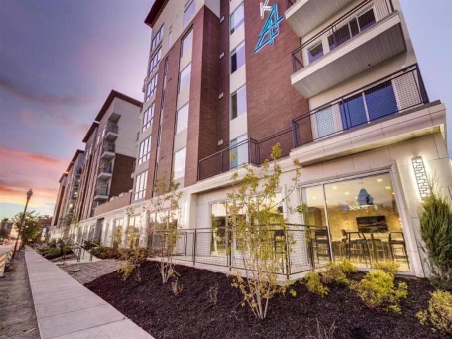 Urban Oasis in the Center of SLC featured exterior or lobby in Salt Lake City, UT — similar hotel