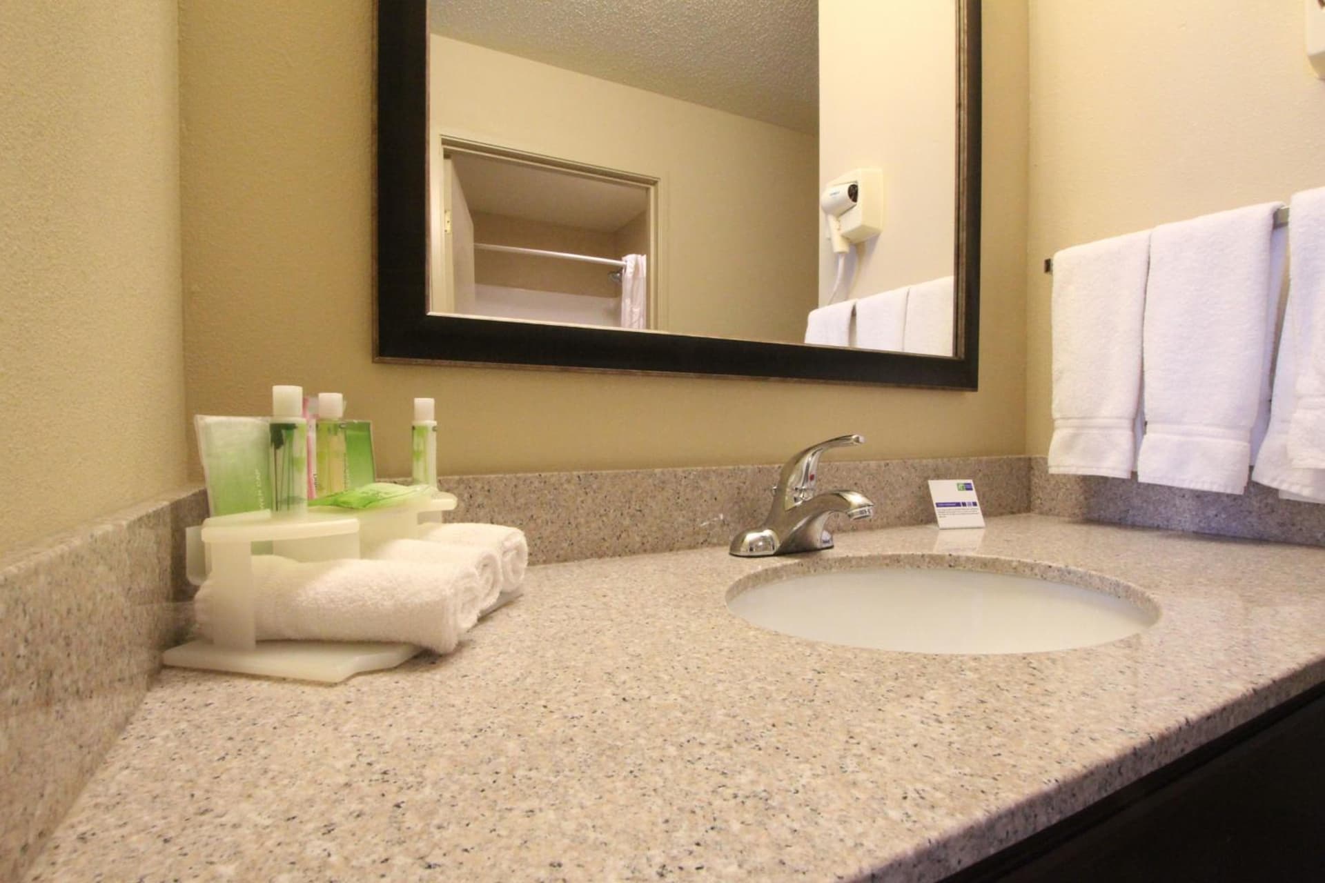 Holiday Inn Express & Suites Chicago-Libertyville by IHG gallery photo in Libertyville, IL — image 26