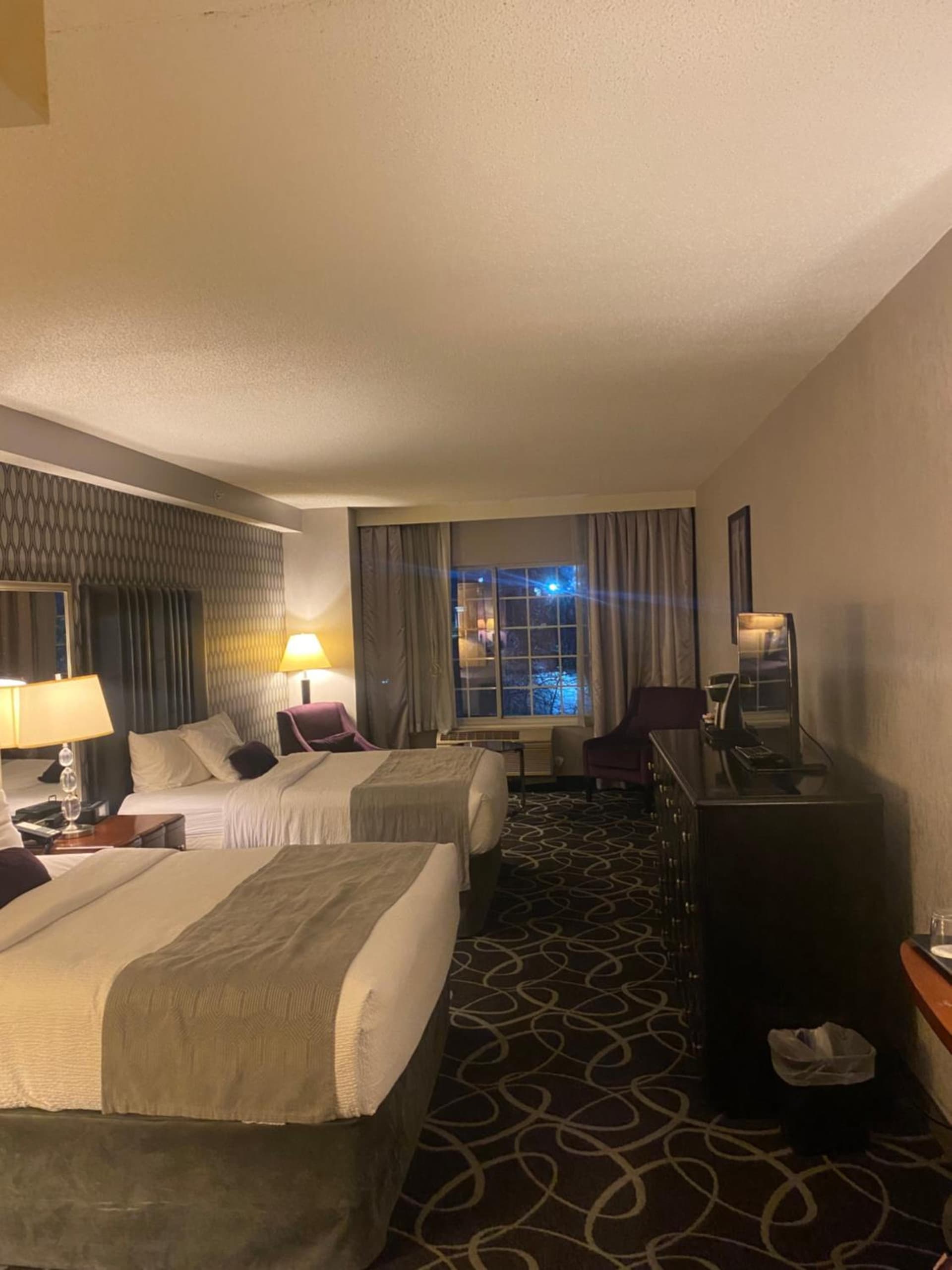 Park Manor Hotel interior in Clifton Park, NY — gallery photo 2