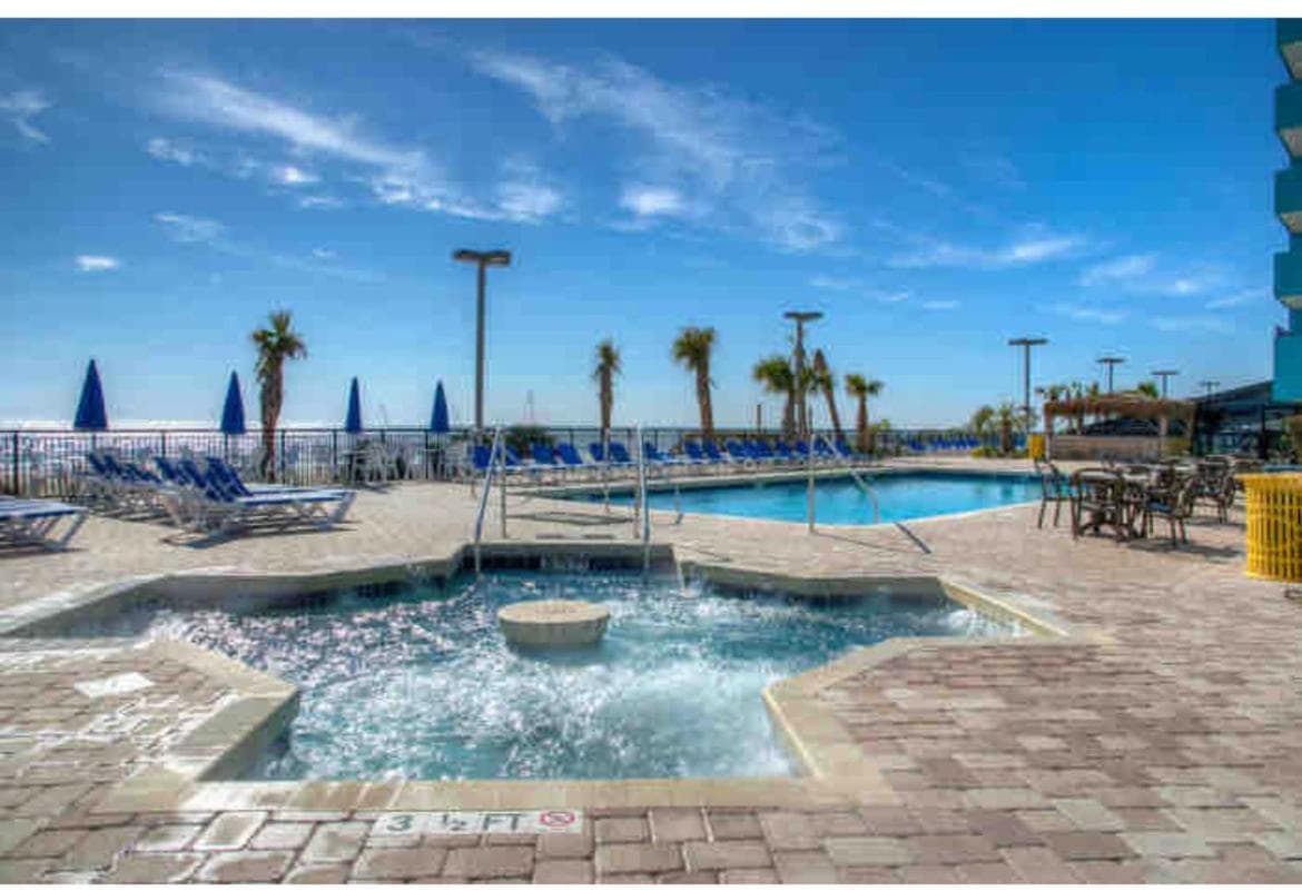 Upgraded Studio at Landmark Resort ! 17 pools, lazy rivers, jacuzzis! 814 interior in Myrtle Beach, SC — gallery photo 2
