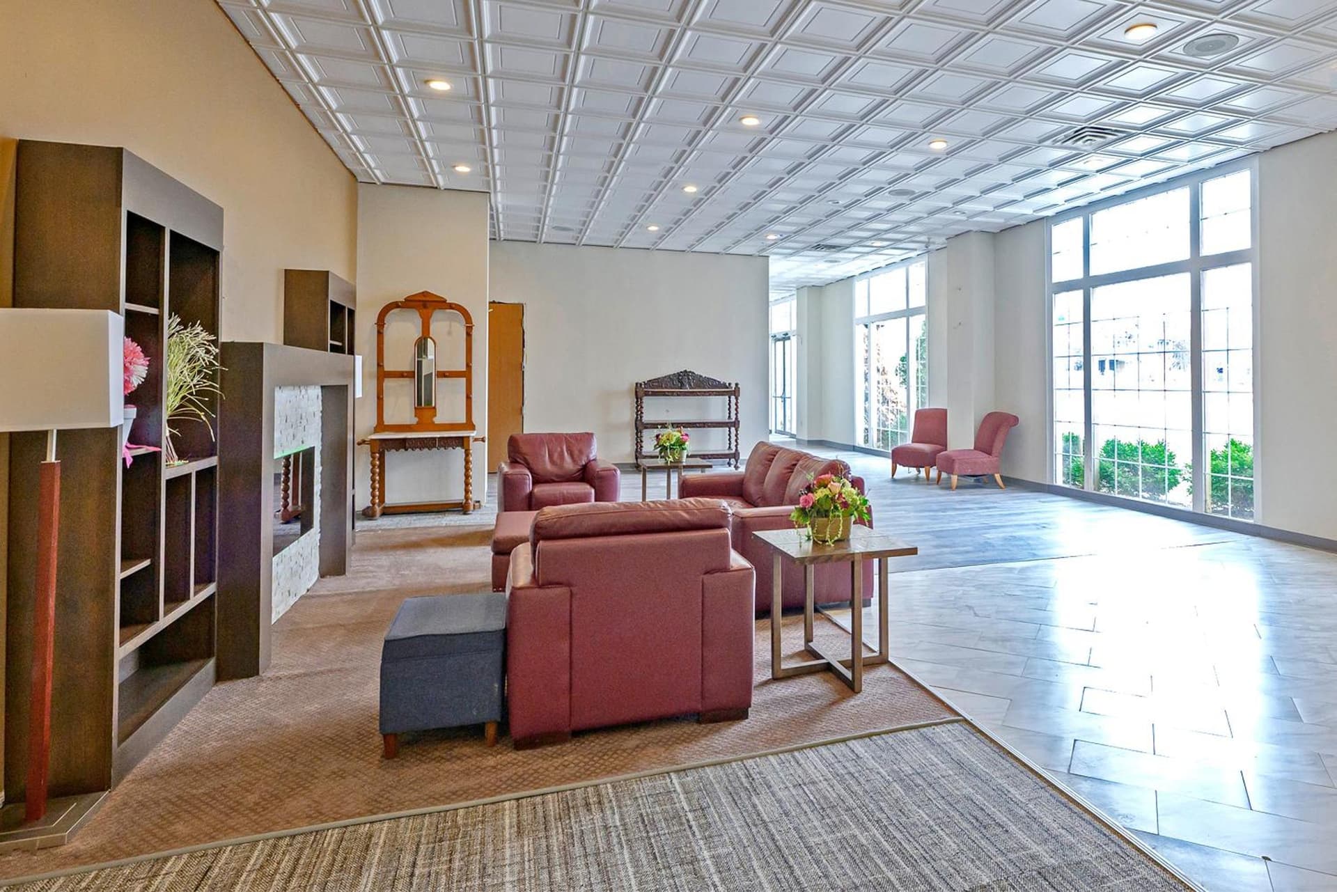 Coratel Inn by Jasper Iowa Fairfield interior in Fairfield, IA — gallery photo 2
