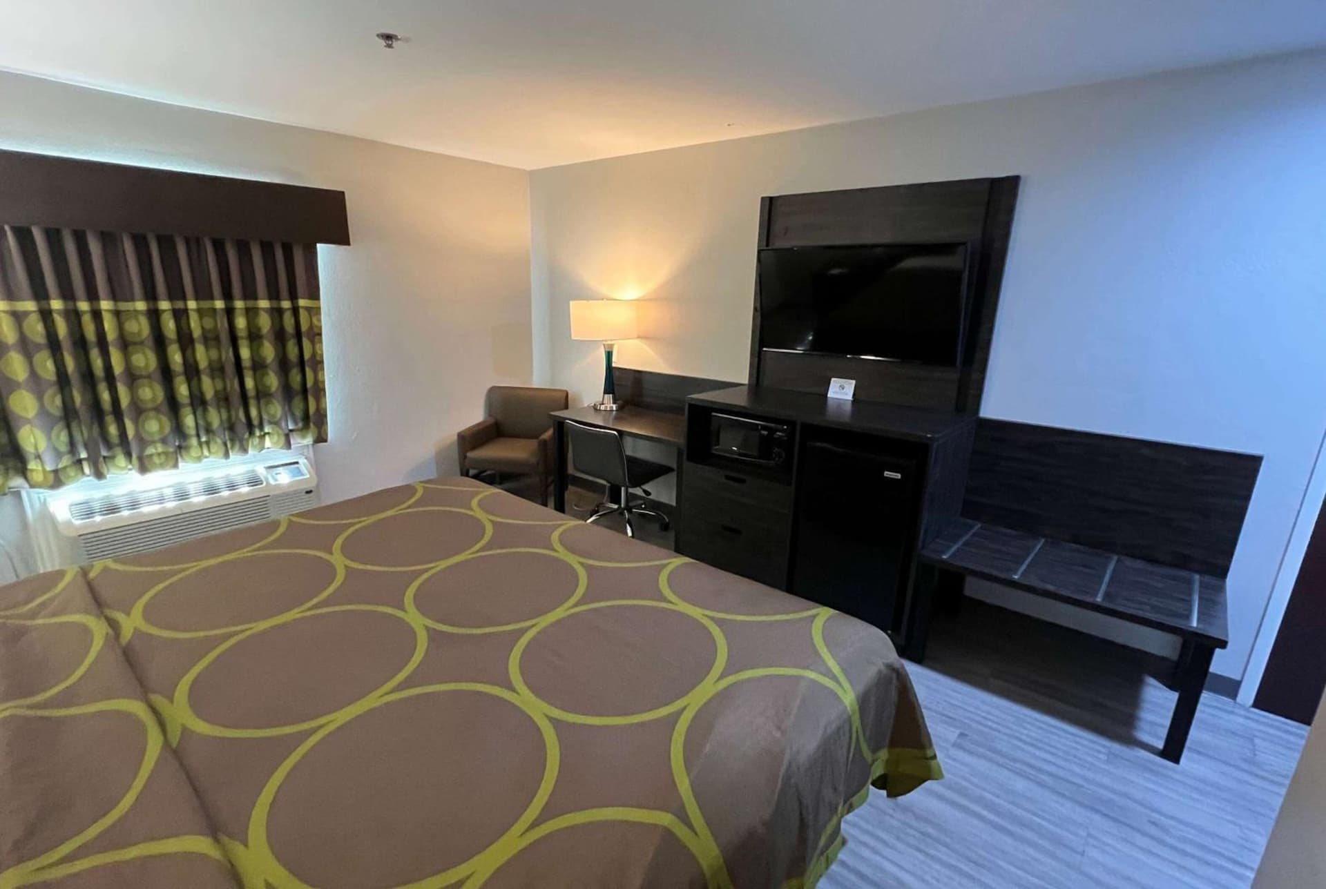 Super 8 by Wyndham Lake Charles/Sulphur gallery photo in Lake Charles, LA — image 32