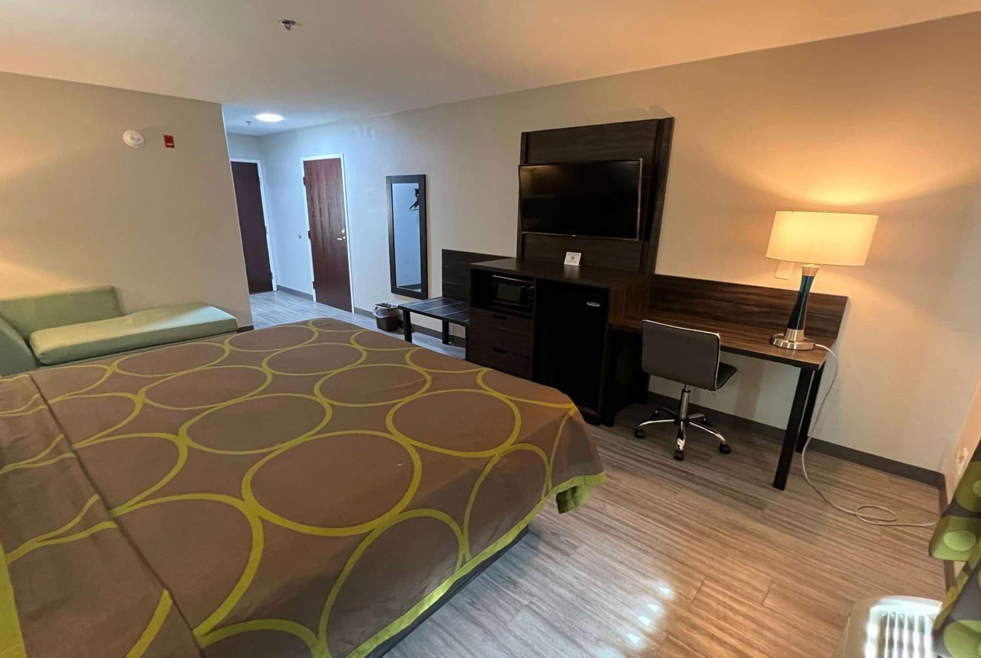 Super 8 by Wyndham Lake Charles/Sulphur gallery photo in Lake Charles, LA — image 40
