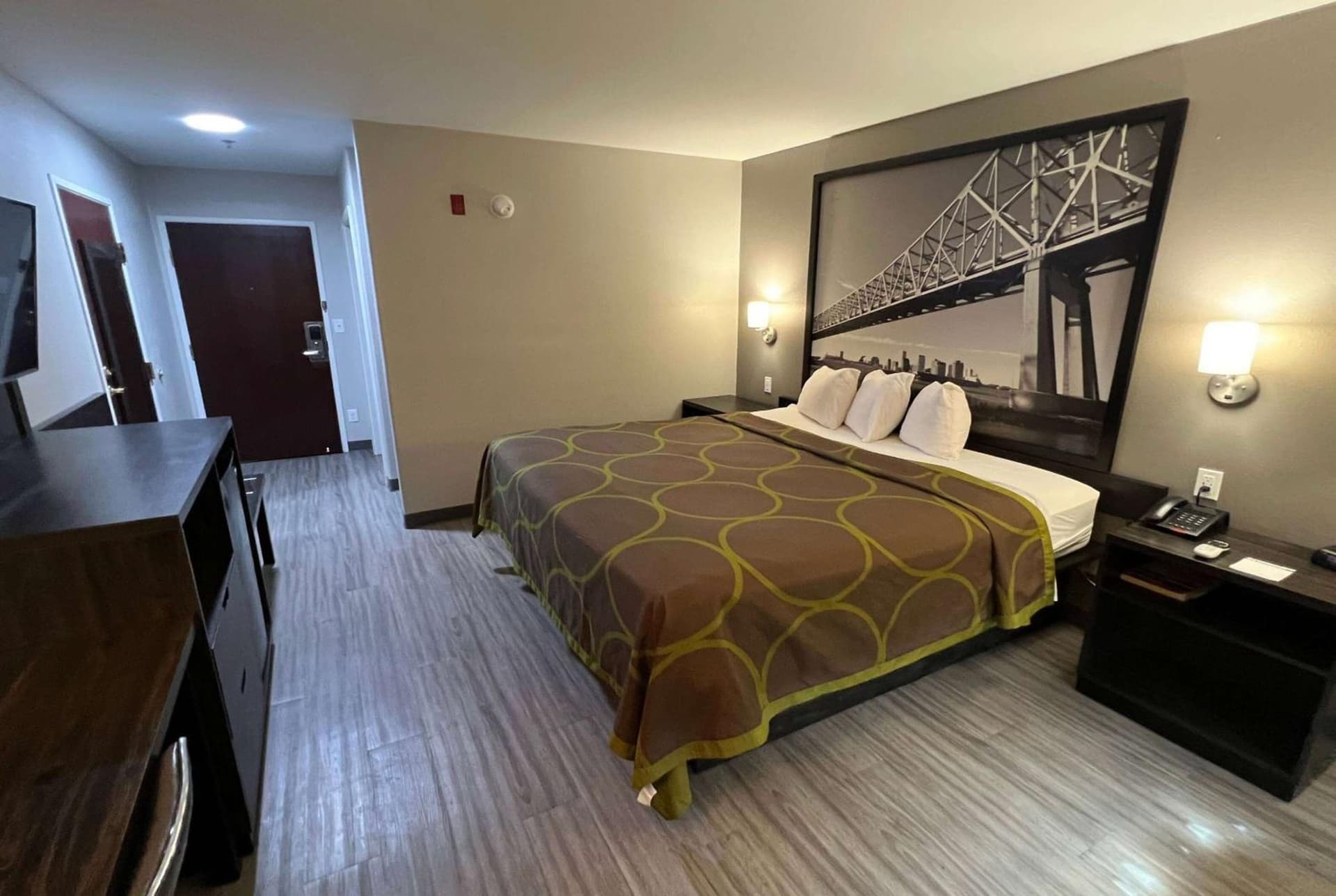 Super 8 by Wyndham Lake Charles/Sulphur gallery photo in Lake Charles, LA — image 30