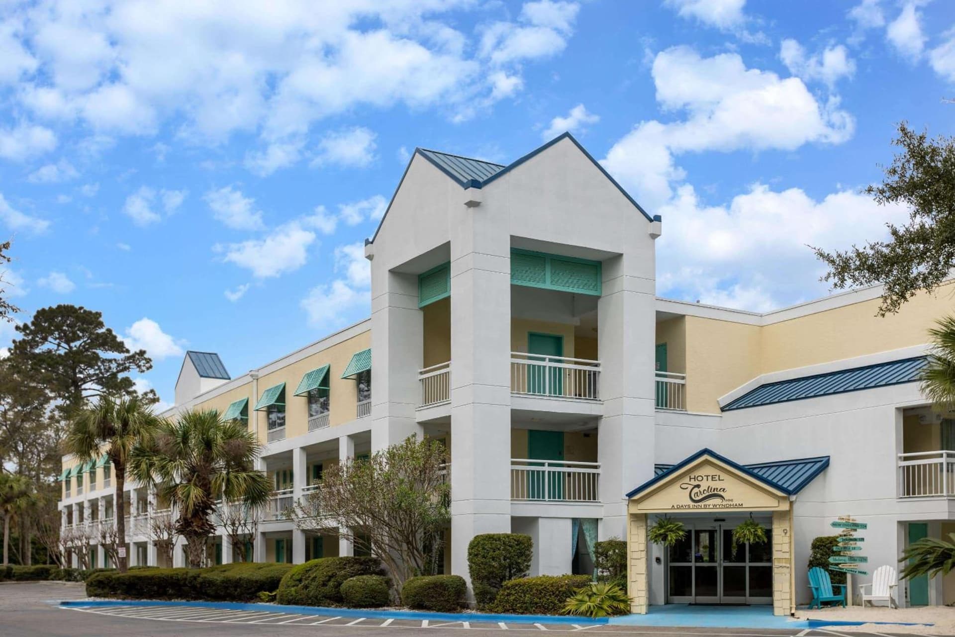 Hotel Carolina A Days Inn by Wyndham featured exterior or lobby in Hilton Head Island, SC — similar hotel