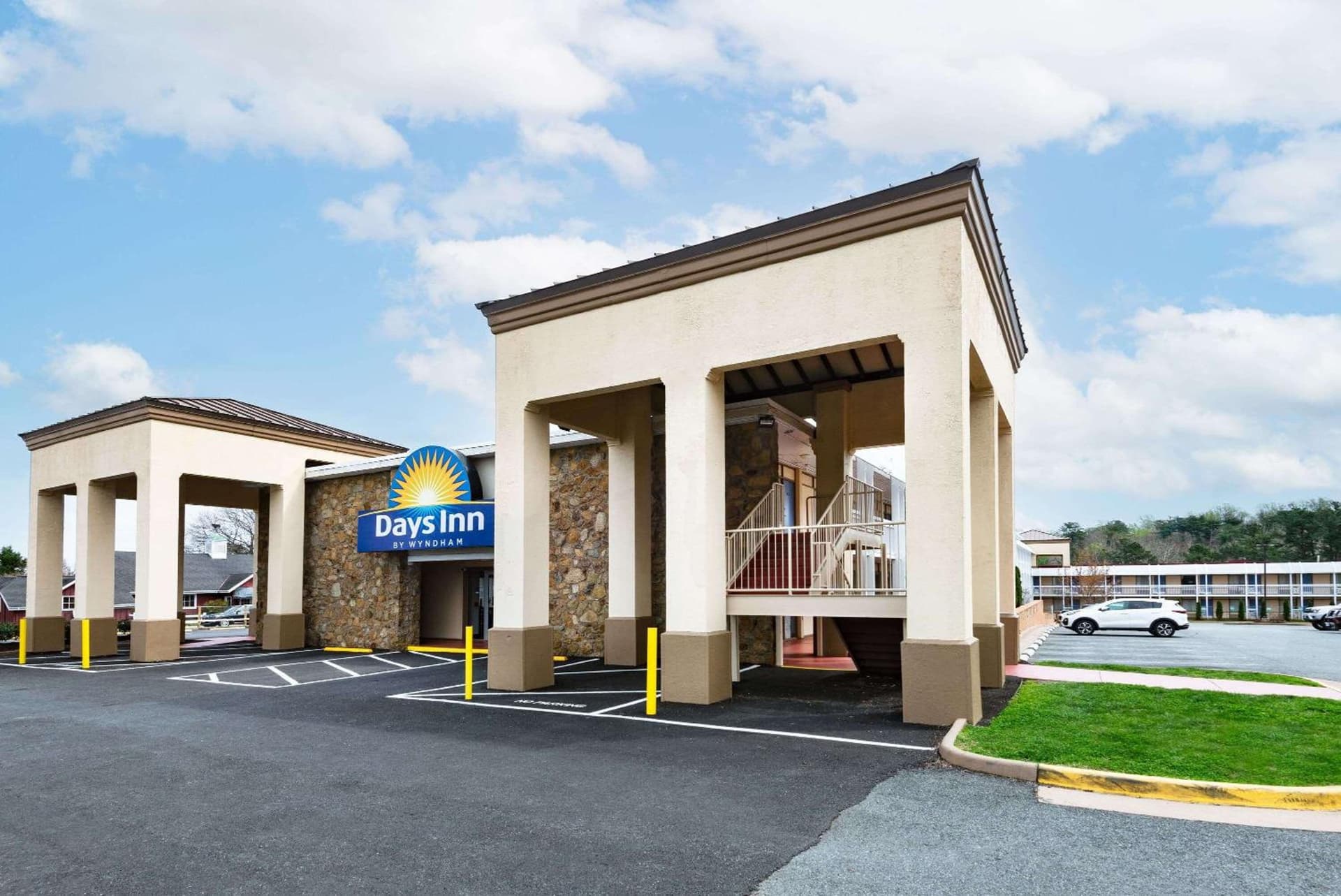 Days Inn by Wyndham Charlottesville/University Area interior in Charlottesville, VA — gallery photo 2