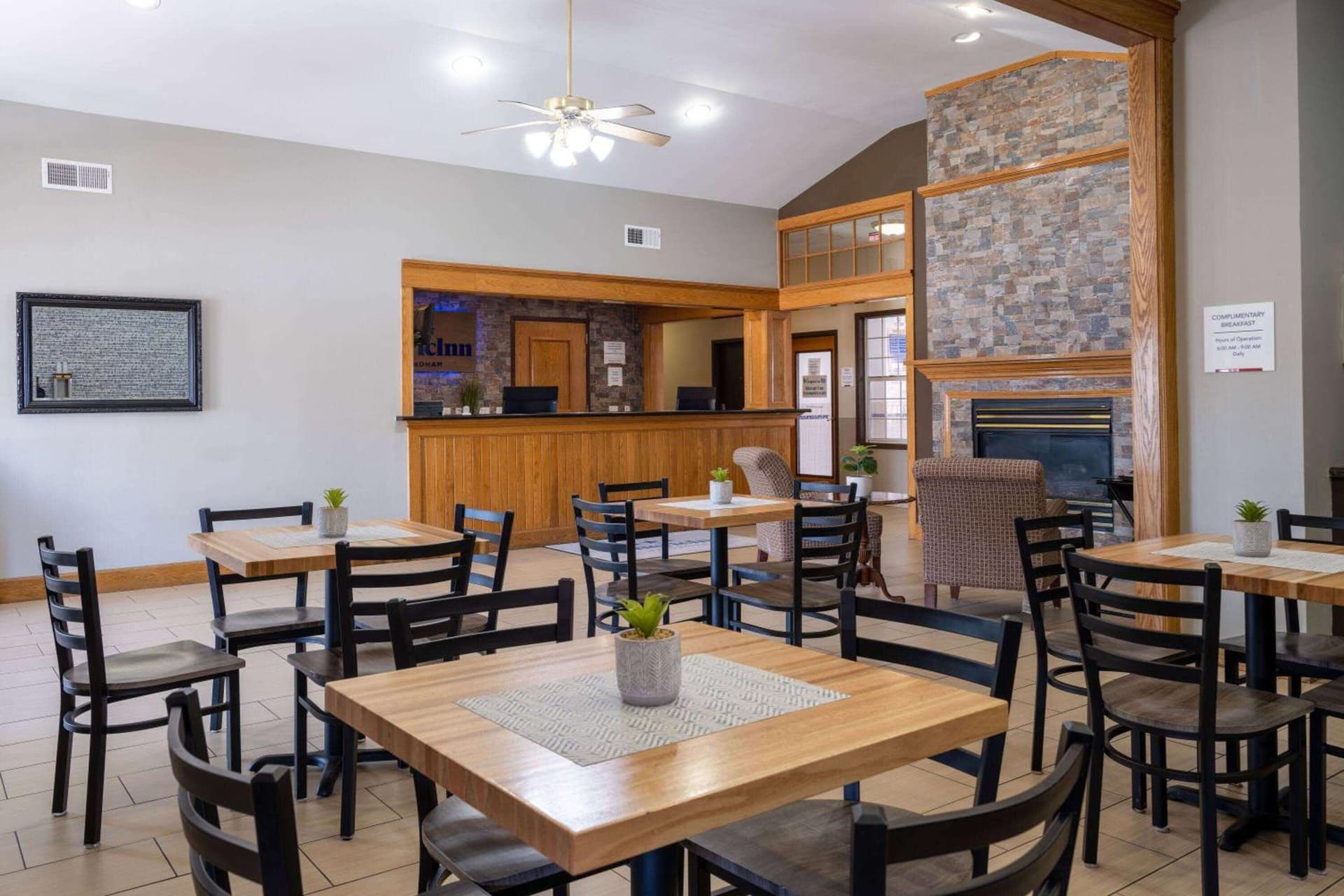 AmericInn by Wyndham Cedar Rapids North gallery photo in Cedar Rapids, IA — image 18