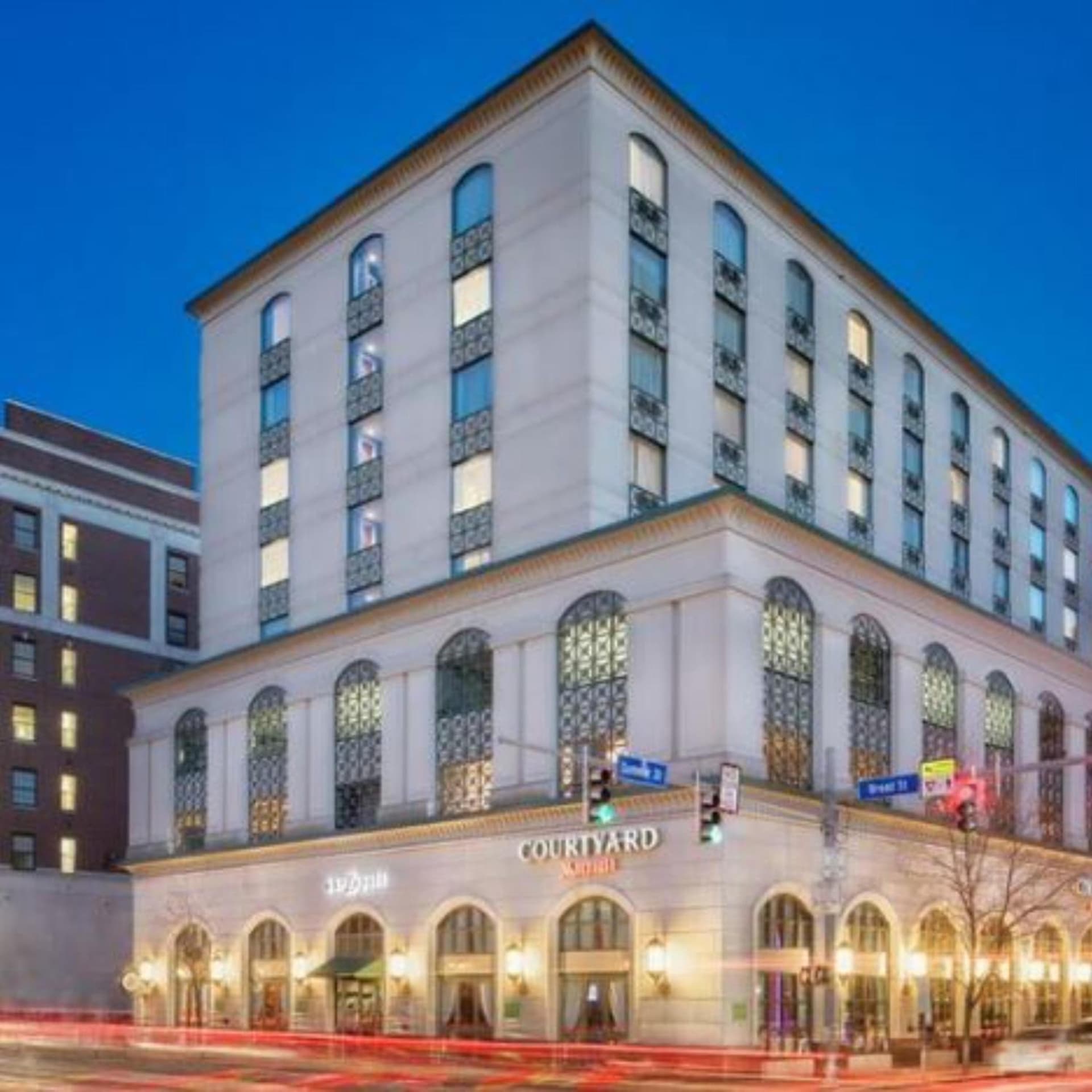 Courtyard by Marriott Stamford Downtown interior in Stamford, CT — gallery photo 2