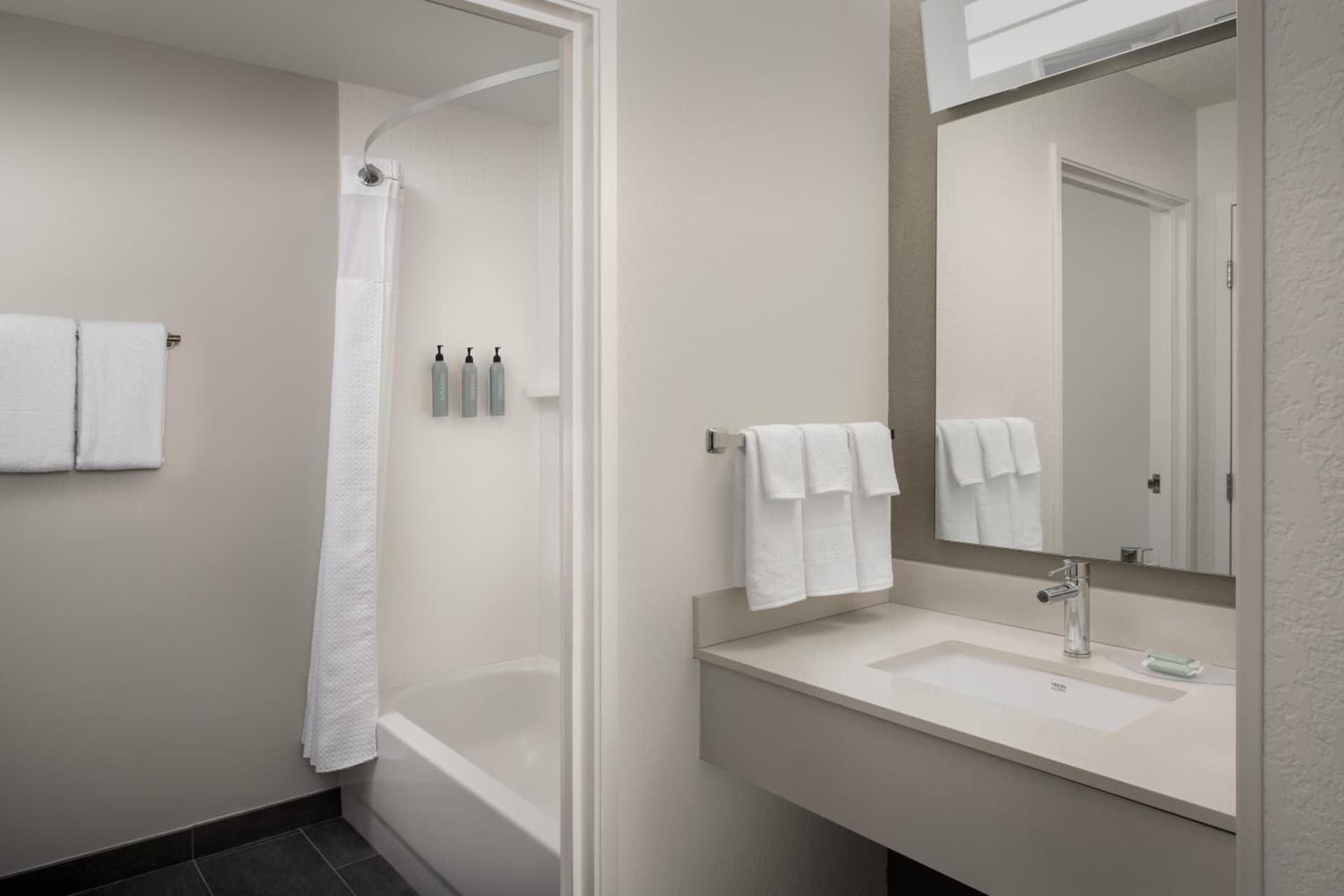 Courtyard by Marriott Dayton Beavercreek gallery photo in Beavercreek, OH — image 9