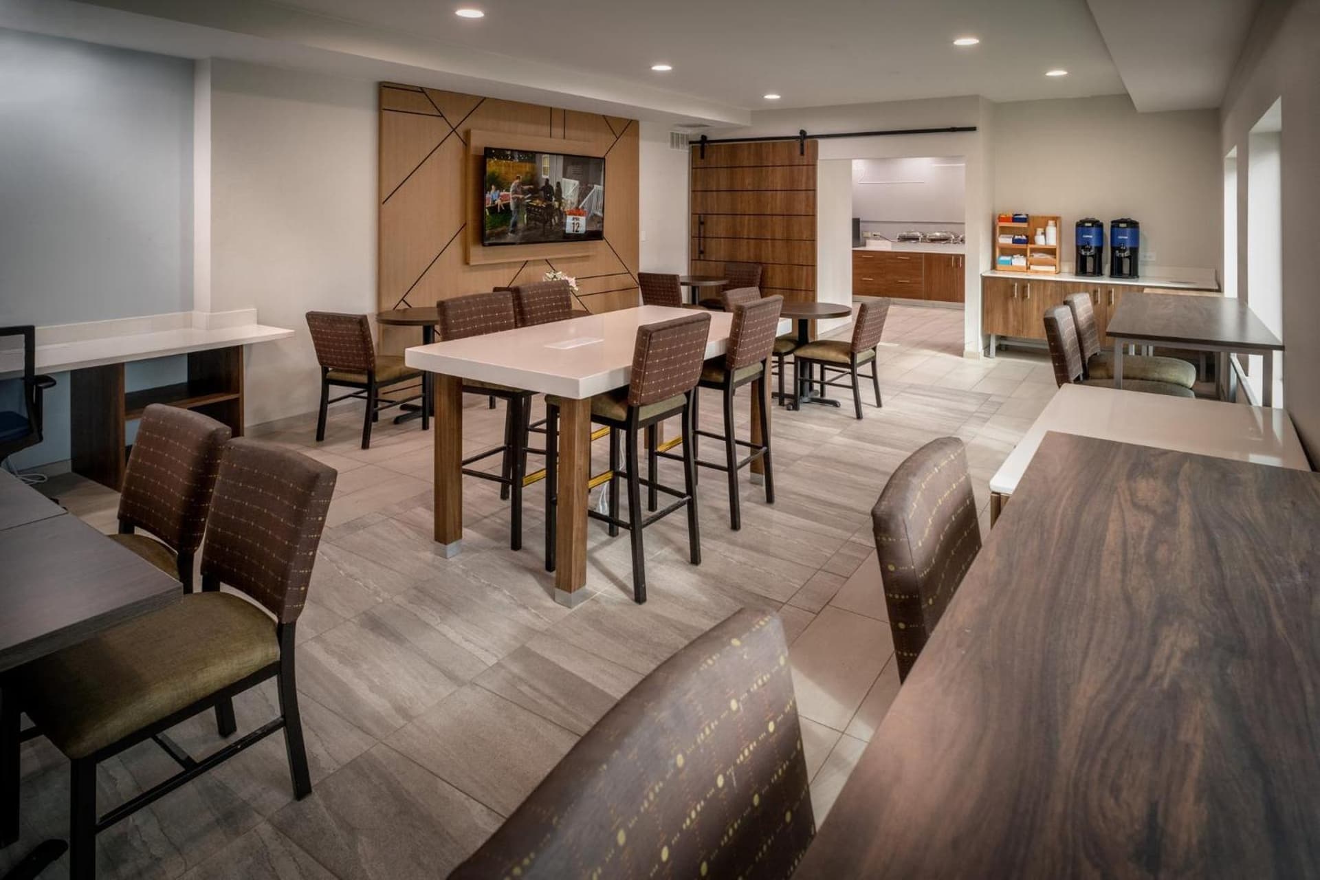 Holiday Inn Express - Charleston/Kanawha City by IHG gallery photo in Charleston, WV — image 8