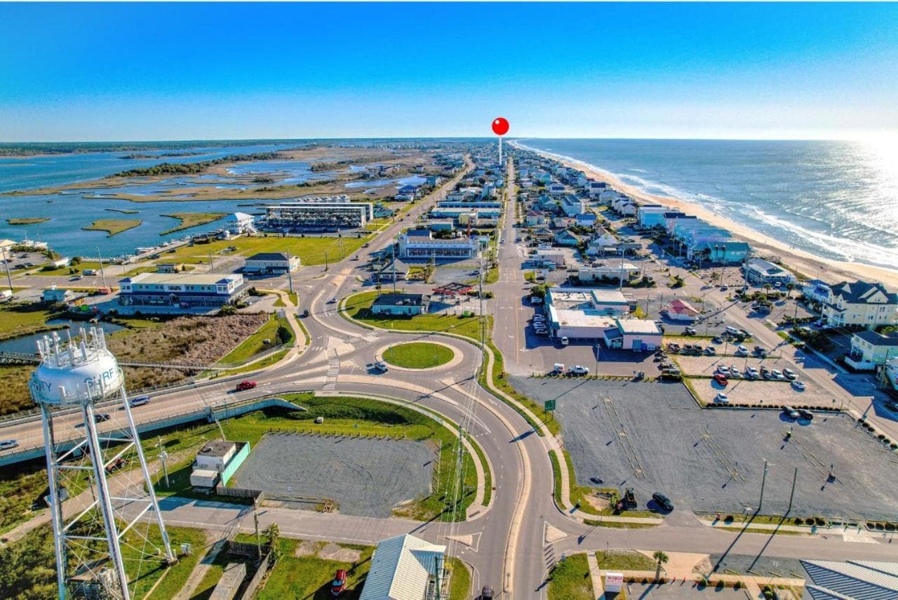 302 Queen Suite, 3rd Floor Low Tide gallery photo in Surf City, NC — image 11