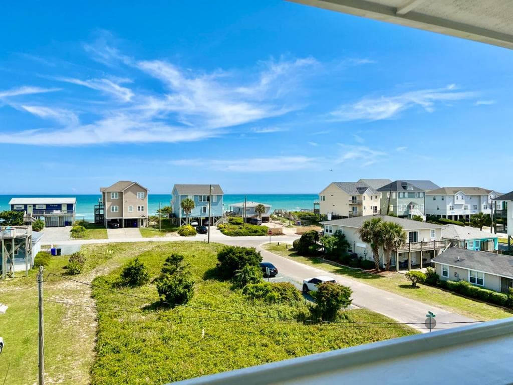 302 Queen Suite, 3rd Floor Low Tide gallery photo in Surf City, NC — image 14