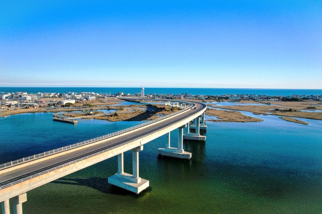302 Queen Suite, 3rd Floor Low Tide property views in Surf City, NC — gallery photo 3