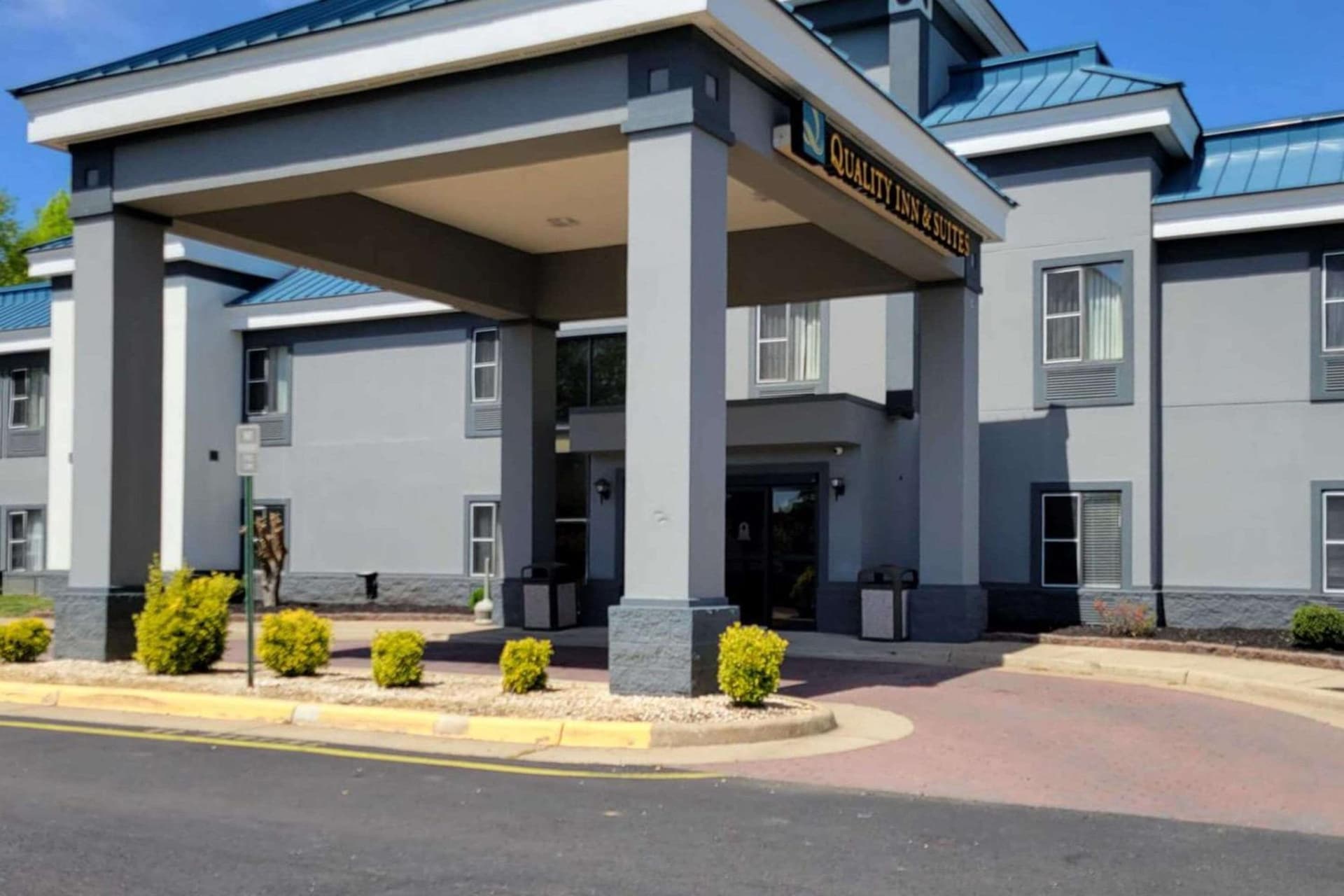Quality Inn & Suites Quantico interior in Stafford, VA — gallery photo 2
