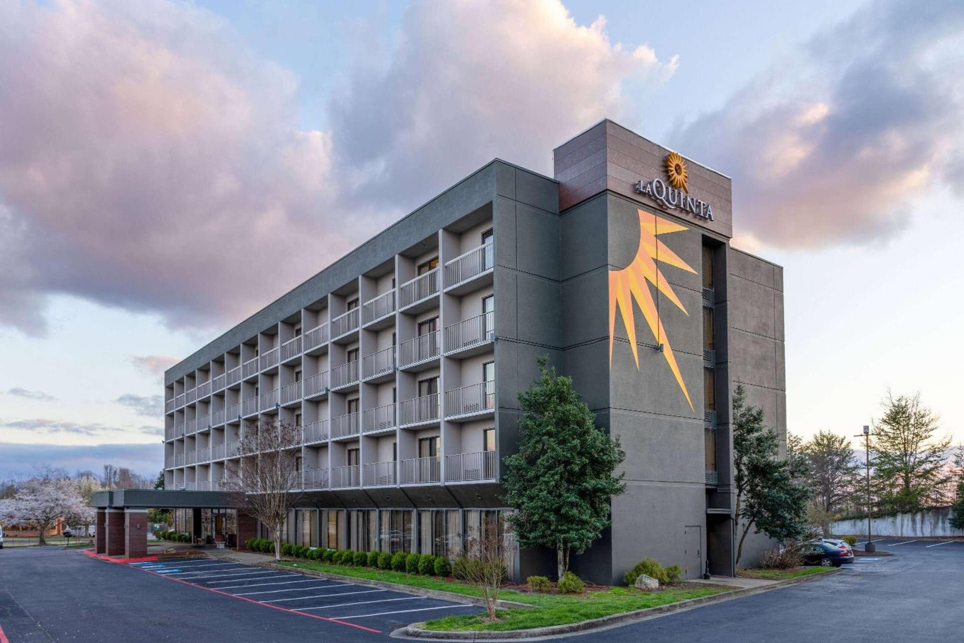 La Quinta by Wyndham Kingsport Tri Cities Airport exterior or lobby in Blountville, TN — main listing photo