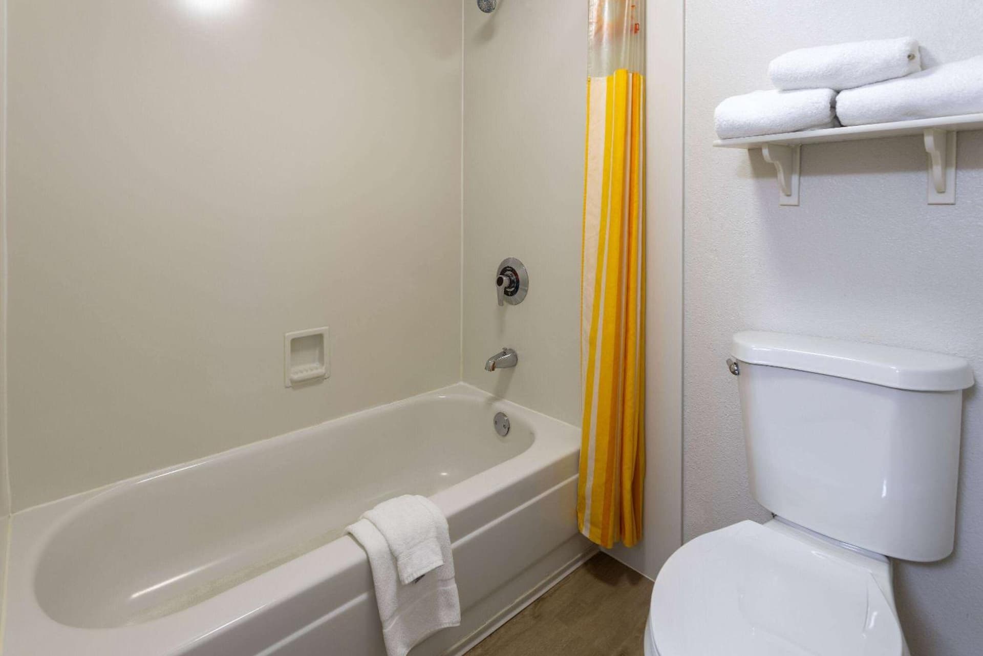 La Quinta by Wyndham Kingsport Tri Cities Airport gallery photo in Blountville, TN — image 16