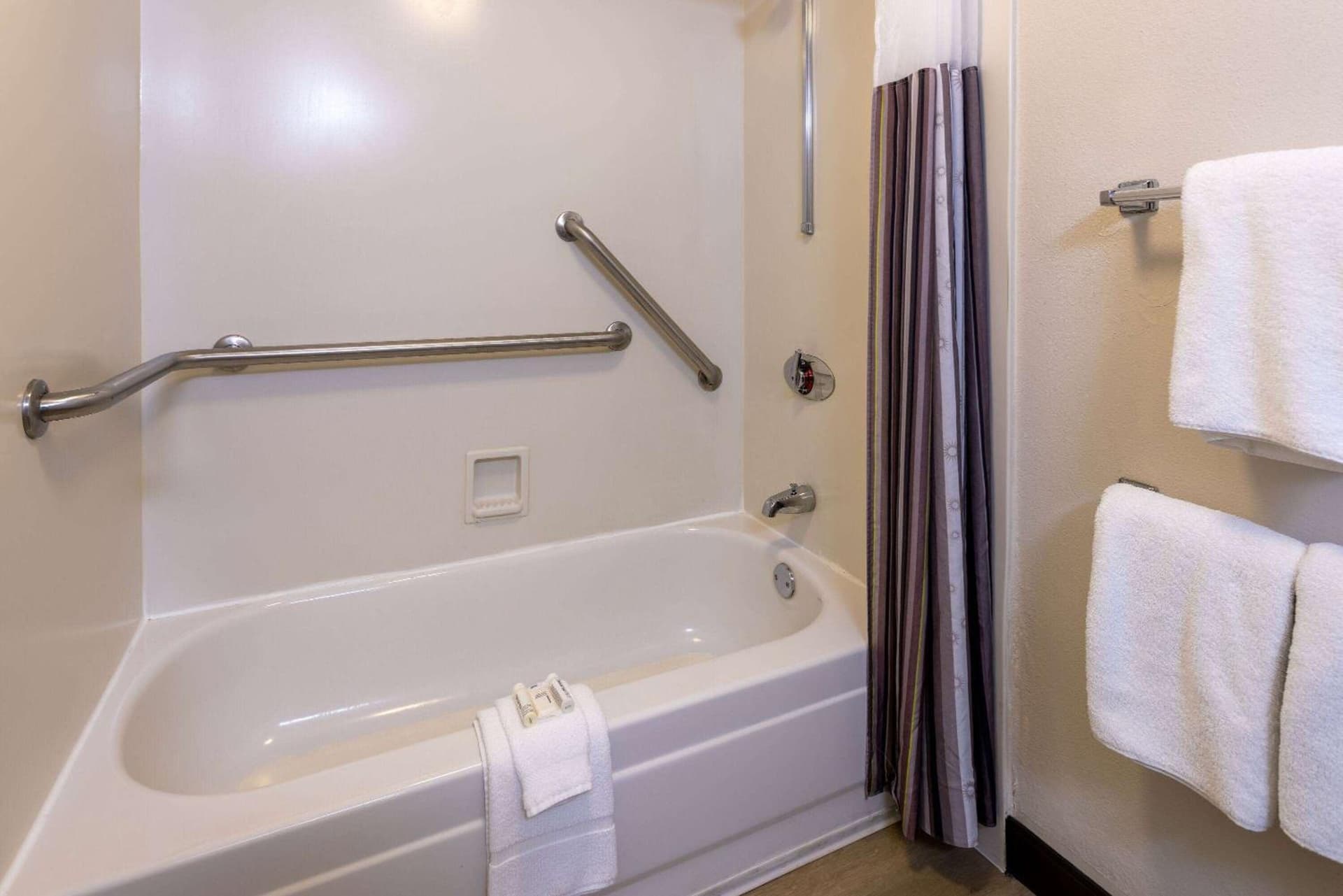La Quinta by Wyndham Kingsport Tri Cities Airport gallery photo in Blountville, TN — image 17