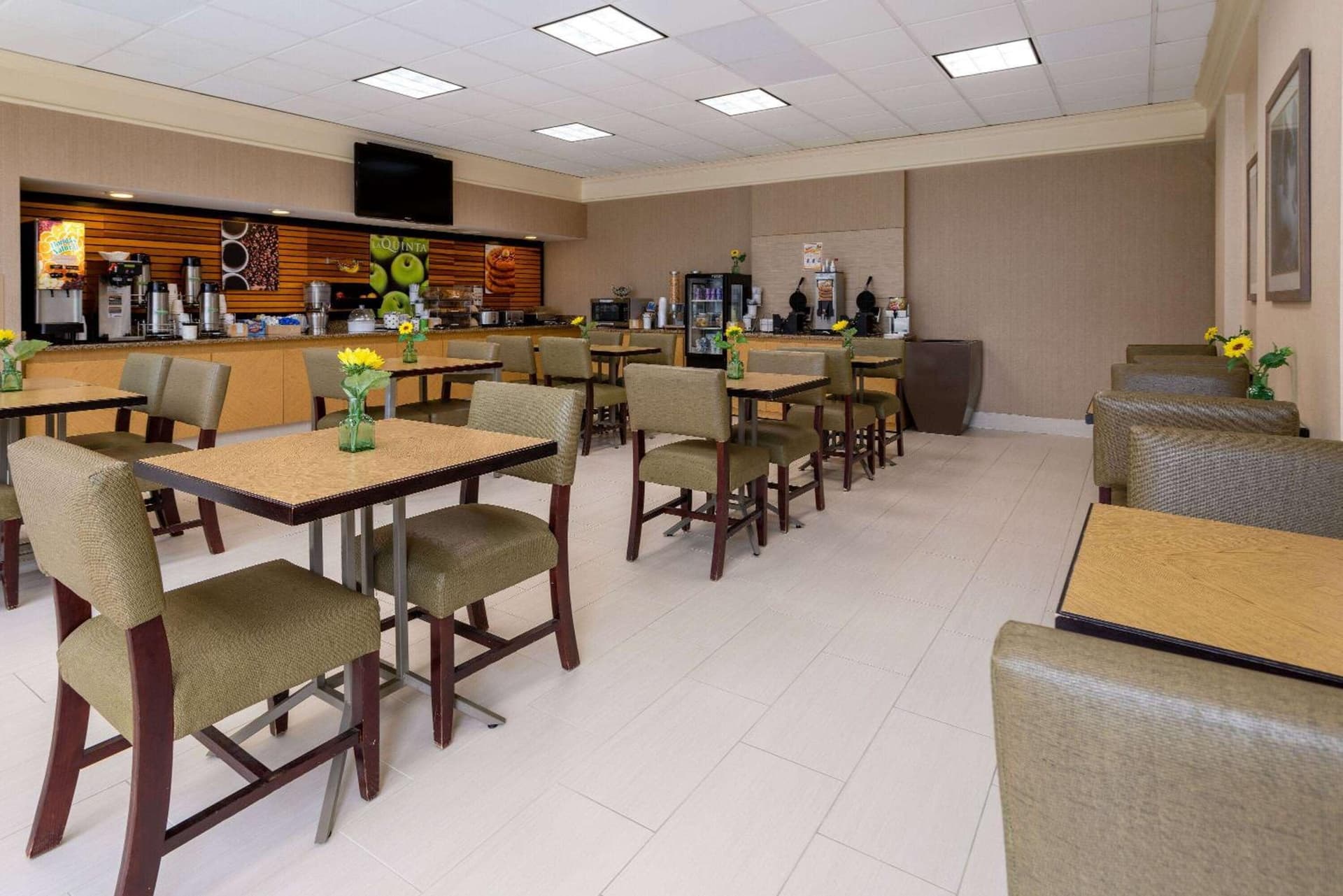 La Quinta by Wyndham Kingsport Tri Cities Airport gallery photo in Blountville, TN — image 27