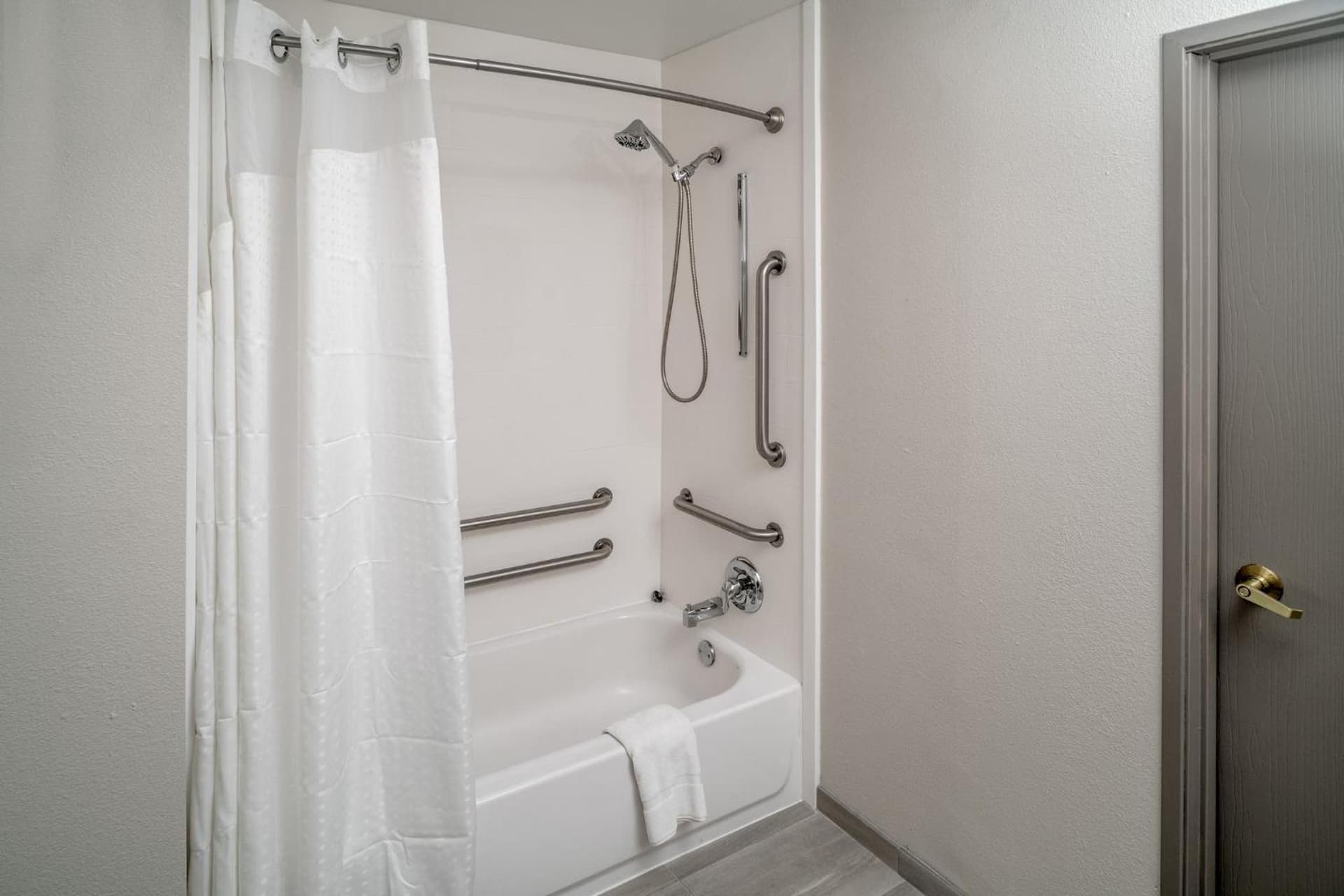 Holiday Inn Express - Charleston/Kanawha City by IHG gallery photo in Charleston, WV — image 48