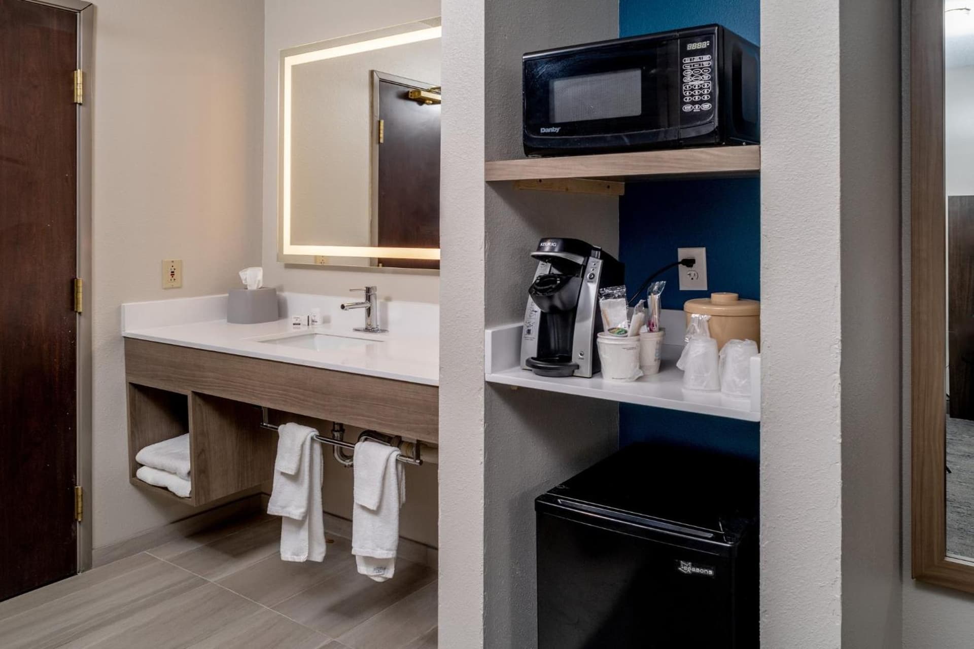 Holiday Inn Express - Charleston/Kanawha City by IHG gallery photo in Charleston, WV — image 44